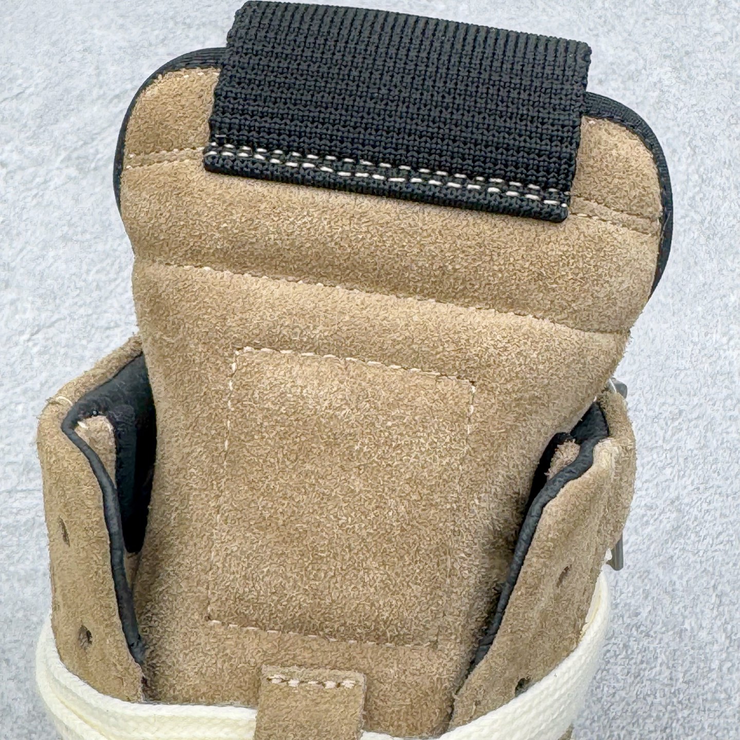 图片[13]-＃DG纯原 Rick Owens Edfu 瑞克·欧文斯高帮皮面时尚运动板鞋 棕色擦旧 二级市场已经7K以上 平台客户随意卖四位数 RO广东原厂出品 纯原天花板 原版一比一复刻 冲正绝不翻车 还原度达到百分之98以上 原楦开发纸版版型 ZP拆解原版1：1复模裁片纸版 力求做到0错位 这样才能达到和zp一致的鞋型味道 采用进口cnc数控机床开发对版独家tpu奶香大底 区别于市场所有版本 zp同源全头层粒面小牛皮 达到和zp一致手感 原厂进口细纹布 万邦订购原厂高弹粉红色海绵 内里搭配软质细腻羊皮 TPU高密度大底 软硬度透光度高已经测试和原版一致 尺码：36 37 38 39 40 41 42 43 44 45 46-选品中心