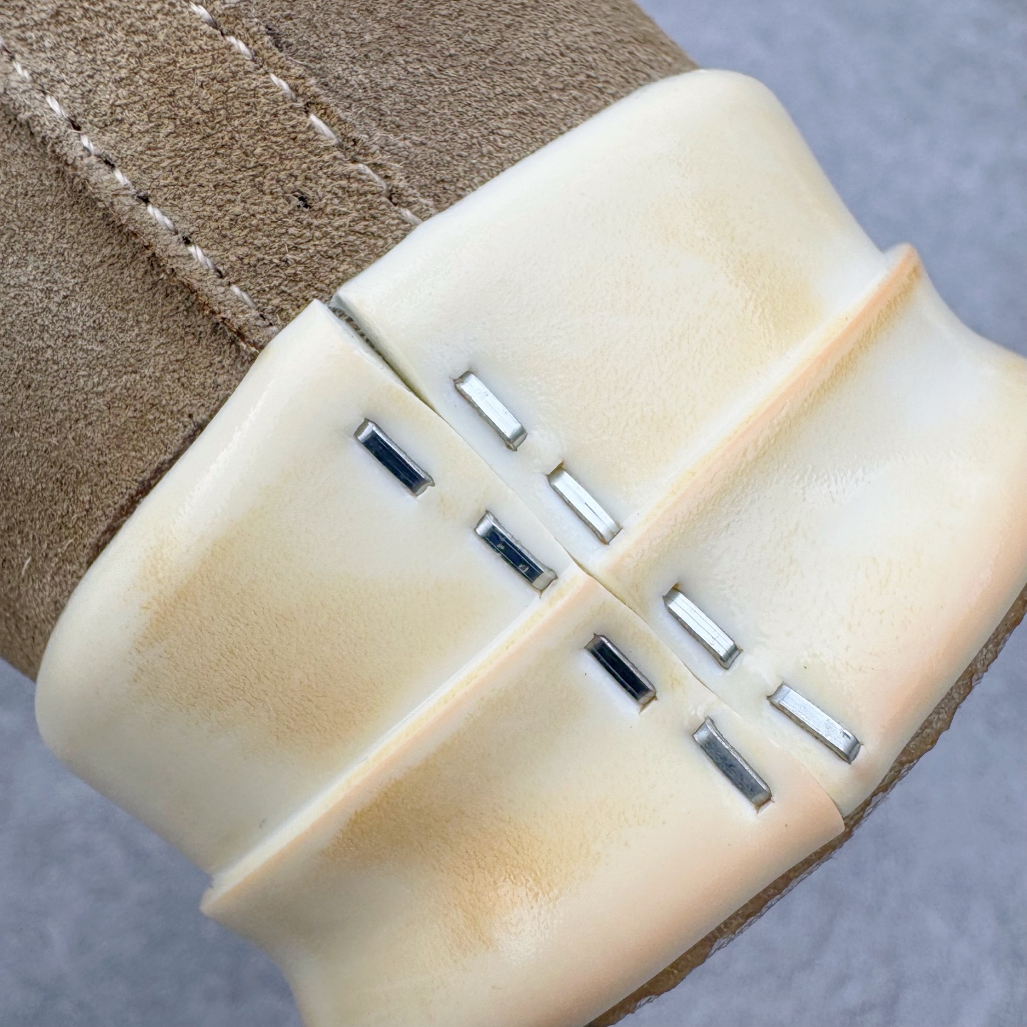 图片[16]-＃DG纯原 Rick Owens Edfu 瑞克·欧文斯高帮皮面时尚运动板鞋 棕色擦旧 二级市场已经7K以上 平台客户随意卖四位数 RO广东原厂出品 纯原天花板 原版一比一复刻 冲正绝不翻车 还原度达到百分之98以上 原楦开发纸版版型 ZP拆解原版1：1复模裁片纸版 力求做到0错位 这样才能达到和zp一致的鞋型味道 采用进口cnc数控机床开发对版独家tpu奶香大底 区别于市场所有版本 zp同源全头层粒面小牛皮 达到和zp一致手感 原厂进口细纹布 万邦订购原厂高弹粉红色海绵 内里搭配软质细腻羊皮 TPU高密度大底 软硬度透光度高已经测试和原版一致 尺码：36 37 38 39 40 41 42 43 44 45 46-选品中心