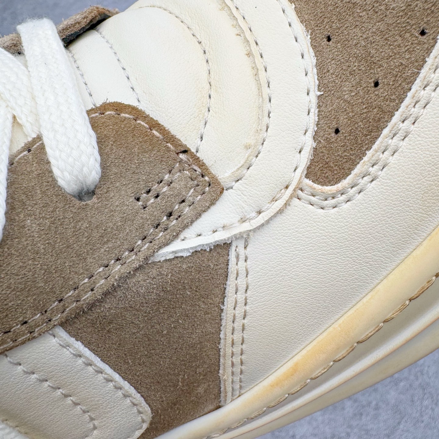 图片[15]-＃DG纯原 Rick Owens Edfu 瑞克·欧文斯高帮皮面时尚运动板鞋 棕色擦旧 二级市场已经7K以上 平台客户随意卖四位数 RO广东原厂出品 纯原天花板 原版一比一复刻 冲正绝不翻车 还原度达到百分之98以上 原楦开发纸版版型 ZP拆解原版1：1复模裁片纸版 力求做到0错位 这样才能达到和zp一致的鞋型味道 采用进口cnc数控机床开发对版独家tpu奶香大底 区别于市场所有版本 zp同源全头层粒面小牛皮 达到和zp一致手感 原厂进口细纹布 万邦订购原厂高弹粉红色海绵 内里搭配软质细腻羊皮 TPU高密度大底 软硬度透光度高已经测试和原版一致 尺码：36 37 38 39 40 41 42 43 44 45 46-选品中心