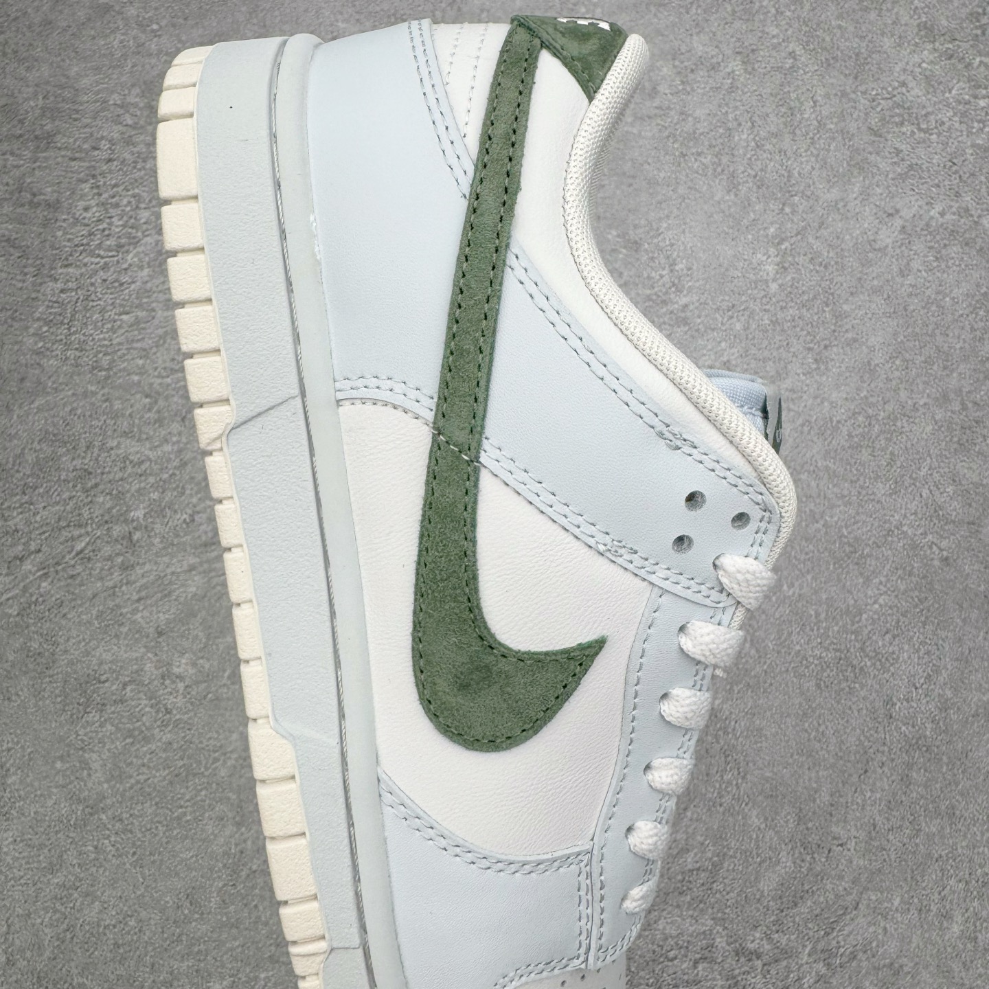 图片[6]-＃YC纯原 NK Dunk Low 薄荷绿 IM3371-030 实力大厂出品 新配色陆续开发 利润个位数只为口碑 全套原纸板楦头开发 确保原汁原味 完美呈现DUNK版型 一比一鞋头弧度高度鞋身弧度 此版本只针对中端市场 皮料材质有所更替 其他数据细节工艺流程均保持一致 绝不口嗨 细节品控鞋型随意对比 独家私模官方第六代原厂航空铝磨具打磨大底 鞋头坡度极致还原 无解鞋型 原盒原配 圈内天花板工艺 原厂玻璃冲刀 超高清洁度 全鞋零毛边皮料切割 原厂中底布点胶 中底布拉帮走线遵循公司 尺码：36 36.5 37.5 38 38.5 39 40 40.5 41 42 42.5 43 44 44.5 45 46-选品中心