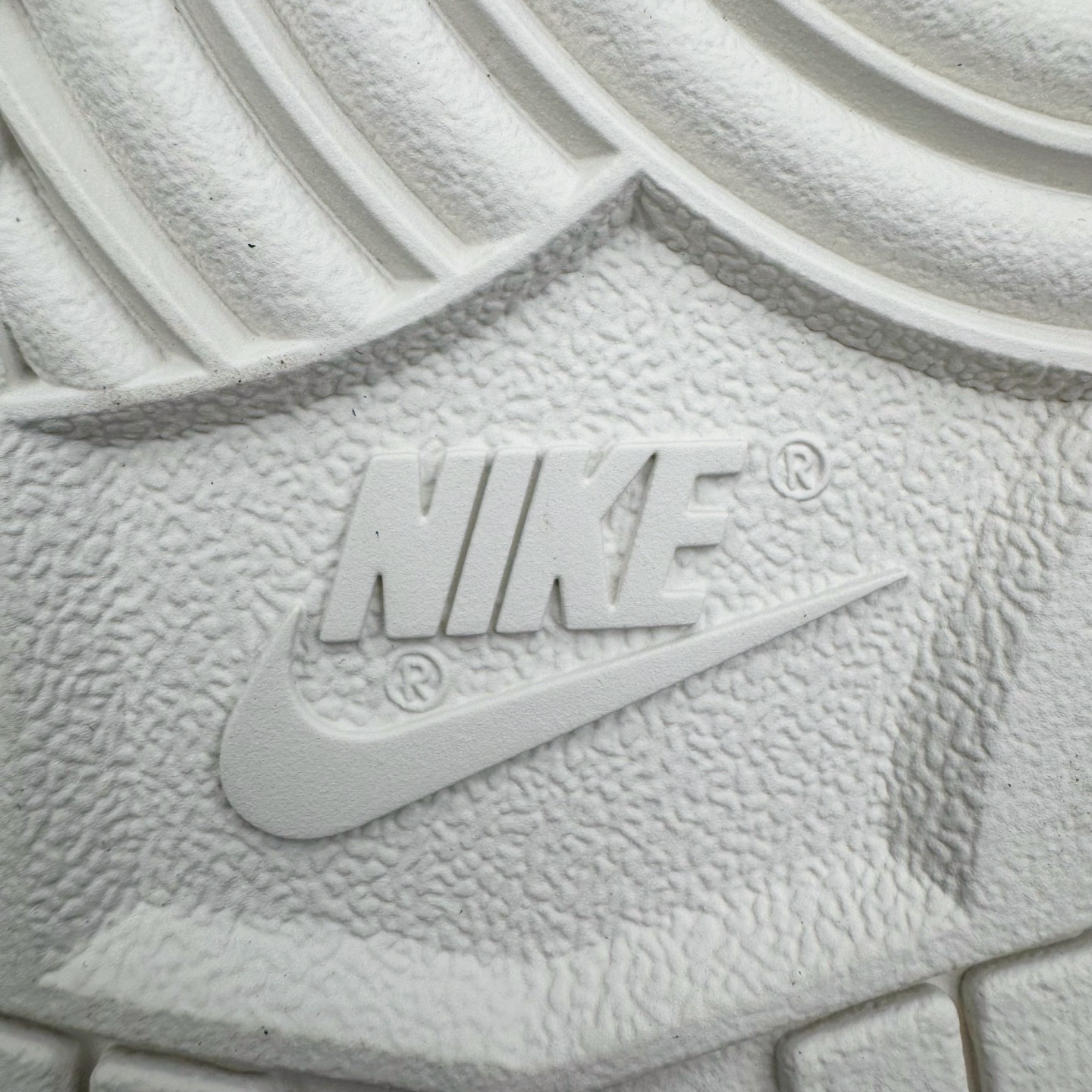 图片[20]-＃YC纯原 NK Dunk Low 薄荷绿 IM3371-030 实力大厂出品 新配色陆续开发 利润个位数只为口碑 全套原纸板楦头开发 确保原汁原味 完美呈现DUNK版型 一比一鞋头弧度高度鞋身弧度 此版本只针对中端市场 皮料材质有所更替 其他数据细节工艺流程均保持一致 绝不口嗨 细节品控鞋型随意对比 独家私模官方第六代原厂航空铝磨具打磨大底 鞋头坡度极致还原 无解鞋型 原盒原配 圈内天花板工艺 原厂玻璃冲刀 超高清洁度 全鞋零毛边皮料切割 原厂中底布点胶 中底布拉帮走线遵循公司 尺码：36 36.5 37.5 38 38.5 39 40 40.5 41 42 42.5 43 44 44.5 45 46-选品中心