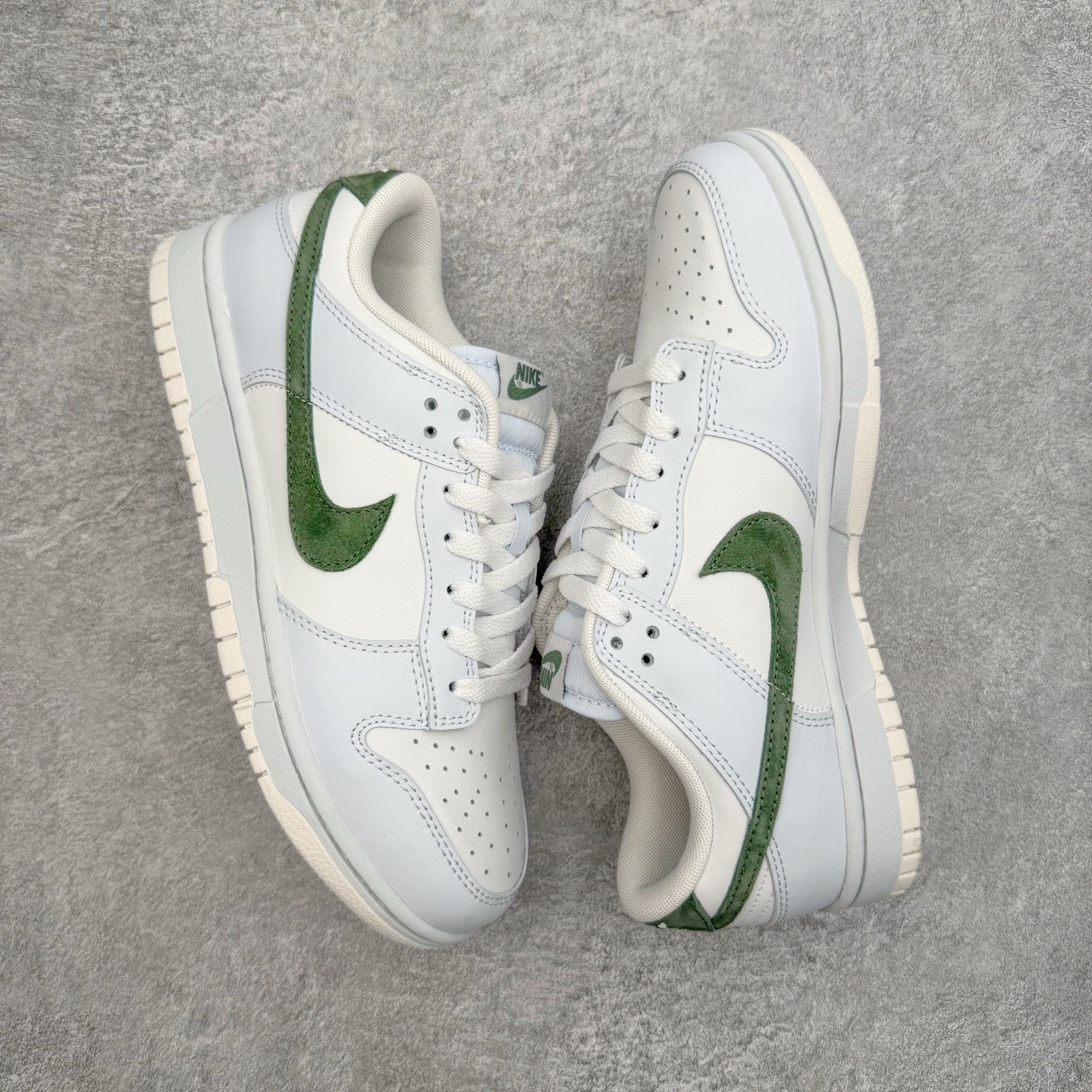 图片[3]-＃YC纯原 NK Dunk Low 薄荷绿 IM3371-030 实力大厂出品 新配色陆续开发 利润个位数只为口碑 全套原纸板楦头开发 确保原汁原味 完美呈现DUNK版型 一比一鞋头弧度高度鞋身弧度 此版本只针对中端市场 皮料材质有所更替 其他数据细节工艺流程均保持一致 绝不口嗨 细节品控鞋型随意对比 独家私模官方第六代原厂航空铝磨具打磨大底 鞋头坡度极致还原 无解鞋型 原盒原配 圈内天花板工艺 原厂玻璃冲刀 超高清洁度 全鞋零毛边皮料切割 原厂中底布点胶 中底布拉帮走线遵循公司 尺码：36 36.5 37.5 38 38.5 39 40 40.5 41 42 42.5 43 44 44.5 45 46-选品中心