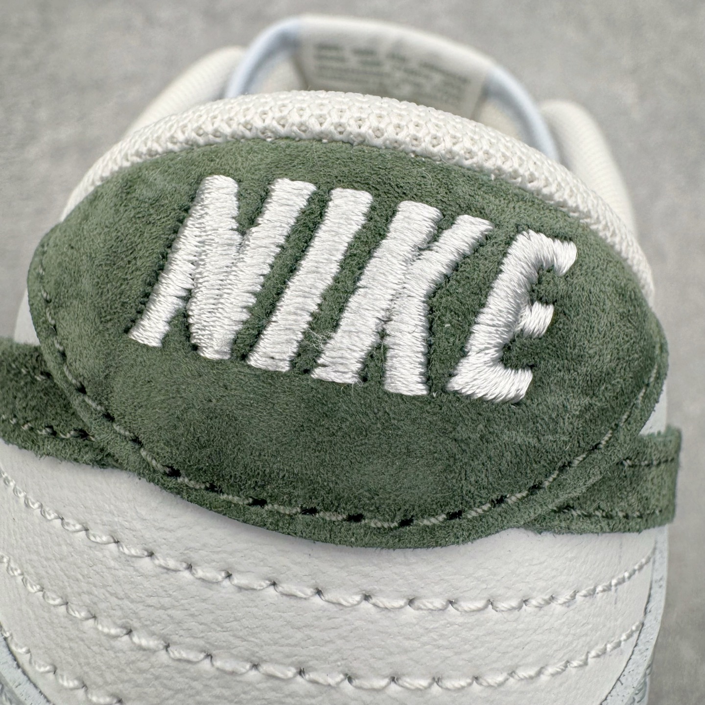 图片[16]-＃YC纯原 NK Dunk Low 薄荷绿 IM3371-030 实力大厂出品 新配色陆续开发 利润个位数只为口碑 全套原纸板楦头开发 确保原汁原味 完美呈现DUNK版型 一比一鞋头弧度高度鞋身弧度 此版本只针对中端市场 皮料材质有所更替 其他数据细节工艺流程均保持一致 绝不口嗨 细节品控鞋型随意对比 独家私模官方第六代原厂航空铝磨具打磨大底 鞋头坡度极致还原 无解鞋型 原盒原配 圈内天花板工艺 原厂玻璃冲刀 超高清洁度 全鞋零毛边皮料切割 原厂中底布点胶 中底布拉帮走线遵循公司 尺码：36 36.5 37.5 38 38.5 39 40 40.5 41 42 42.5 43 44 44.5 45 46-选品中心