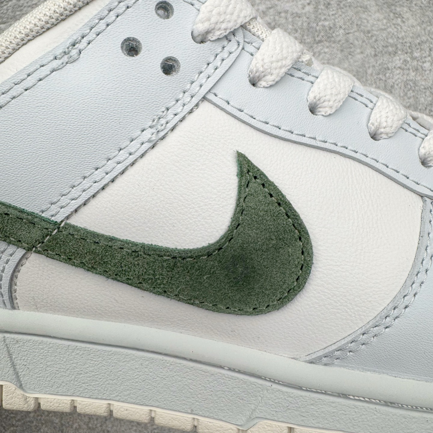 图片[19]-＃YC纯原 NK Dunk Low 薄荷绿 IM3371-030 实力大厂出品 新配色陆续开发 利润个位数只为口碑 全套原纸板楦头开发 确保原汁原味 完美呈现DUNK版型 一比一鞋头弧度高度鞋身弧度 此版本只针对中端市场 皮料材质有所更替 其他数据细节工艺流程均保持一致 绝不口嗨 细节品控鞋型随意对比 独家私模官方第六代原厂航空铝磨具打磨大底 鞋头坡度极致还原 无解鞋型 原盒原配 圈内天花板工艺 原厂玻璃冲刀 超高清洁度 全鞋零毛边皮料切割 原厂中底布点胶 中底布拉帮走线遵循公司 尺码：36 36.5 37.5 38 38.5 39 40 40.5 41 42 42.5 43 44 44.5 45 46-选品中心