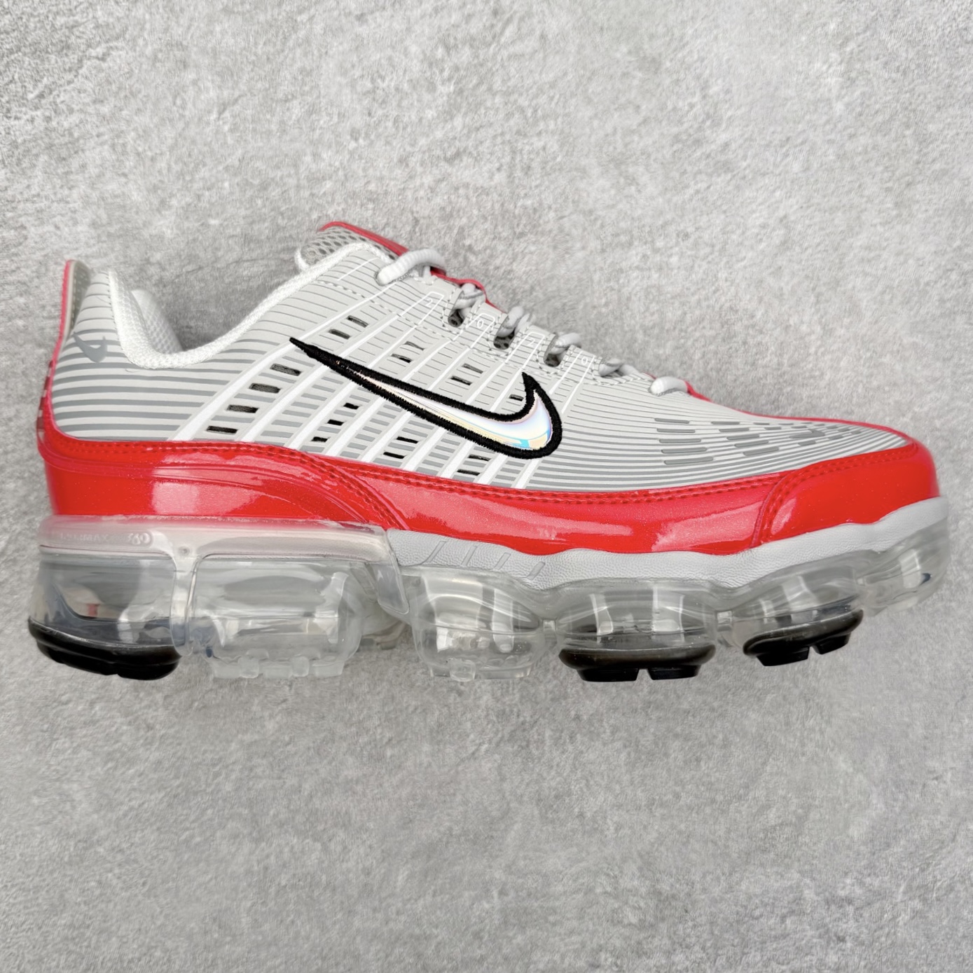 NK Vapormax 360 简约舒适织物低帮气垫休闲跑步鞋 CK2718-002 鞋面依旧延续经典设计，中底则加入了 VaporMax 气垫科技。值得一提的是气垫后跟处带有特殊的支架设计，致敬早期 Air Max 360气垫提高稳定性的后跟支架。实拍调校N版已经零色差零失真 百分百还原实物色彩所见即所得 不存在货不对板色差等低级问题 选购参考实物拍摄 不混卖不参货 只用心做好货严格选品 承诺混一赔十 尺码：36 36.5 37.5 38 38.5 39 40 40.5 41 42 42.5 43 44 44.5 45 46-选品中心