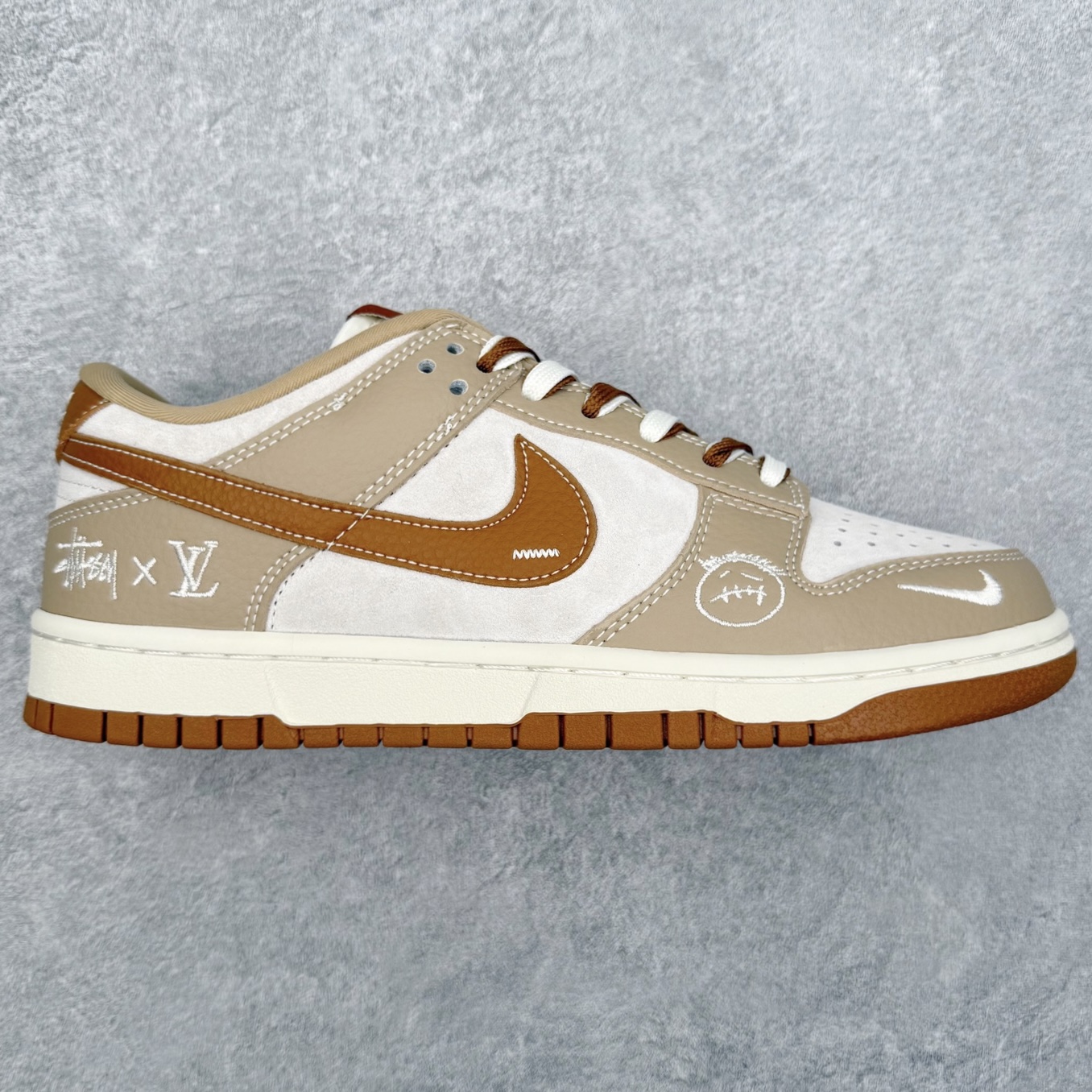 NK Dunk Low SG6688-005 定制系列天花板 无原鞋不开发 全系列得物原鞋一比一校对开发 配色持续更新中 终端对接 优势输出 全套原厂楦头原纸板数据档案倾力打造 原汁原味莞产 极致还原 圈内最强针车工艺 高端零售指定版 广东原厂配套原盒原标 鞋盒分三个尺码段 原厂冲刀 超高清洁度 全鞋零毛边皮料切割 采用原厂百宏鞋带以及原厂百宏织唛舌标 内标可供原厂几率过验 进口原装条纹中底布 四线拉帮白色点胶 原厂拉帮手法遵循公司 原厂电绣 极致还原 尺码：36 36.5 37.5 38 38.5 39 40 40.5 41 42 42.5 43 44 44.5 45 46-选品中心