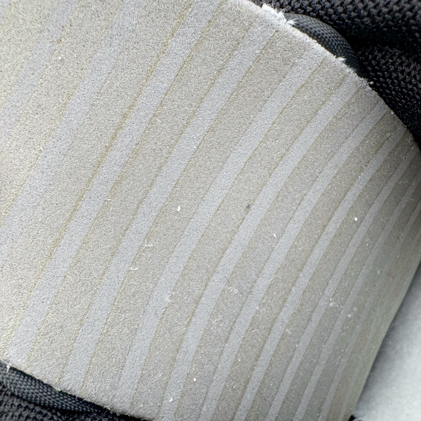 图片[11]-＃YC纯原 NK Dunk Low 清夜扪心 HF5441-100 当极简的黑白，遇见立体的3D肌理，如月光洒落水面泛起的波纹，在冷调黑白中暗藏流动的呼吸感，撕裂感黑白Swoosh延续矛盾美学，似自我对话中的清醒与挣扎；灰白编织鞋带穿插银色金属孔环，细节处呼应现代青年的精致仪式感。定制系列天花板 无原鞋不开发 全系列得物原鞋一比一校对开发 配色持续更新中 终端对接 优势输出 全套原厂楦头原纸板数据档案倾力打造 原汁原味莞产 极致还原 圈内最强针车工艺 高端零售指定版 广东原厂配套原盒原标 鞋盒分三个尺码段 原厂冲刀 超高清洁度 全鞋零毛边皮料切割 采用原厂百宏鞋带以及原厂百宏织唛舌标 内标可供原厂几率过验 进口原装条纹中底布 四线拉帮白色点胶 原厂拉帮手法遵循公司 原厂电绣 极致还原 尺码：36 36.5 37.5 38 38.5 39 40 40.5 41 42 42.5 43 44 44.5 45 46-选品中心