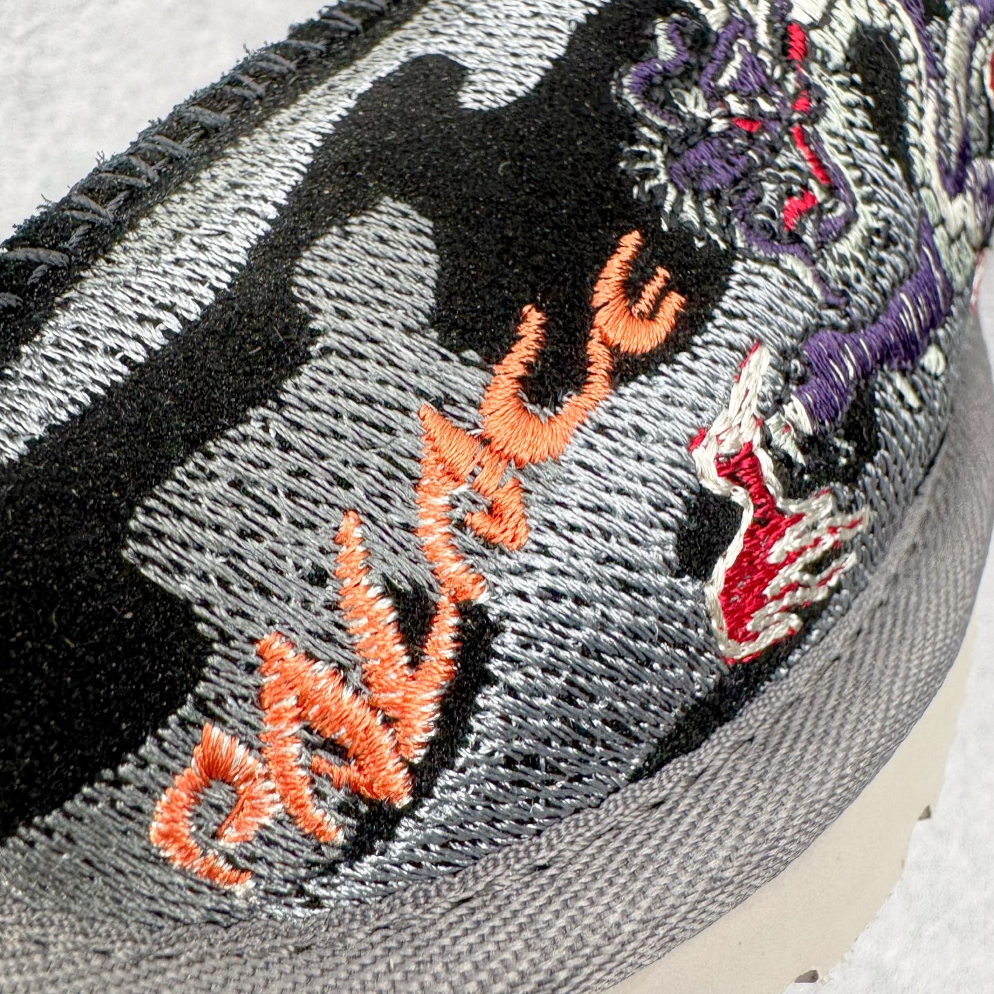 图片[11]-＃GX PALACE x UGG 7290 Tasman 小恶魔联名款柔软舒适低帮生活休闲鞋 男女同款 秋冬羊皮毛一体雪地靴 全鞋采用ZP同厂 隆丰A级澳洲进口羊皮毛一体 品牌代工厂生产线 完全遵循ZP工艺流程 代工厂原厂版师 秉承无原鞋不开发选择 注重每一处细节 市面最正版型 TREADLITE\\\”轻翼\\\”科技外底 轻便/耐用/柔韧/桩型【售后郑重承诺】一个月内若出现重大脱胶/断底等质量问题 直接为您换新！尺码：35 36 37 38 39 40 41 42 43 44 45-选品中心