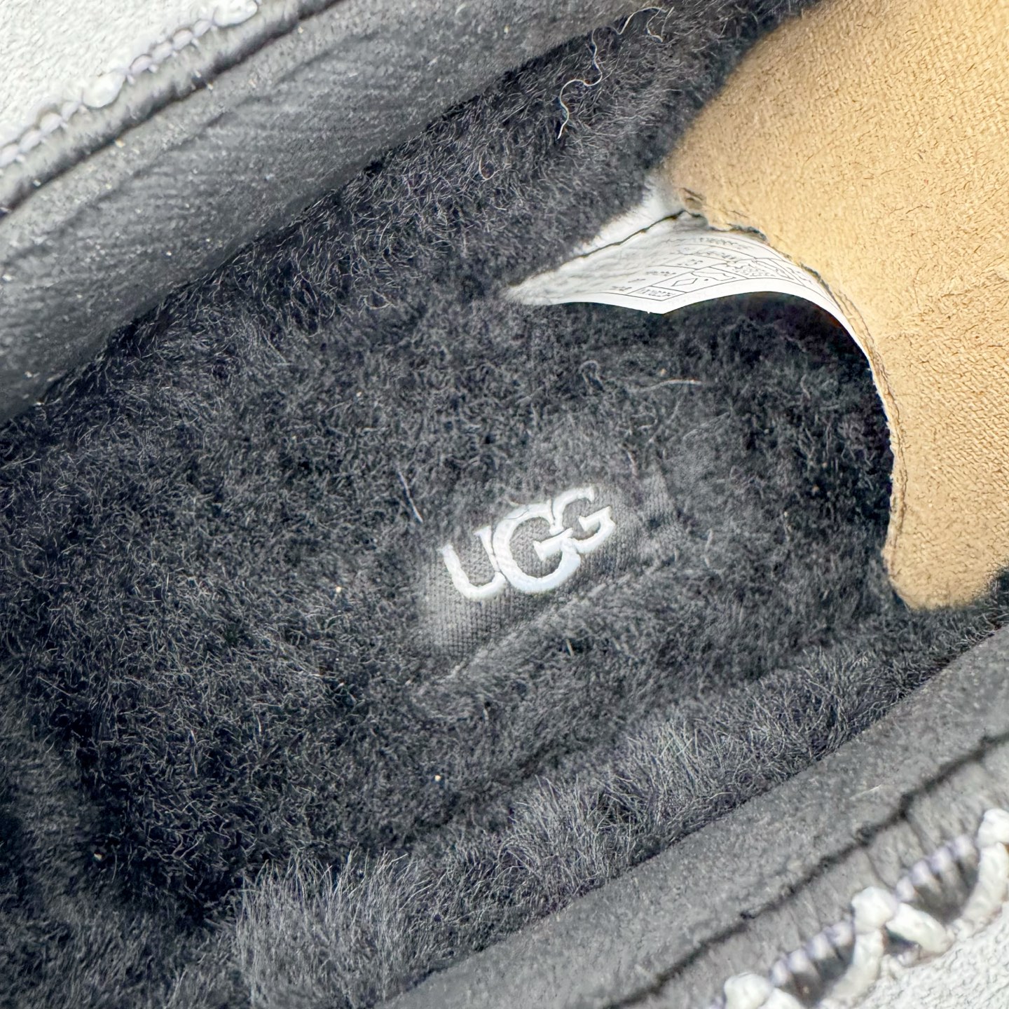 图片[10]-＃GX PALACE x UGG 7290 Tasman 小恶魔联名款柔软舒适低帮生活休闲鞋 男女同款 秋冬羊皮毛一体雪地靴 全鞋采用ZP同厂 隆丰A级澳洲进口羊皮毛一体 品牌代工厂生产线 完全遵循ZP工艺流程 代工厂原厂版师 秉承无原鞋不开发选择 注重每一处细节 市面最正版型 TREADLITE\\\”轻翼\\\”科技外底 轻便/耐用/柔韧/桩型【售后郑重承诺】一个月内若出现重大脱胶/断底等质量问题 直接为您换新！尺码：35 36 37 38 39 40 41 42 43 44 45-选品中心