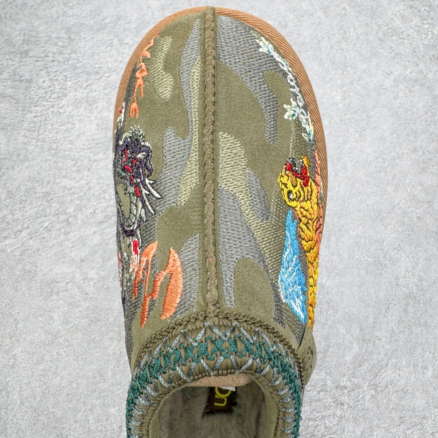 图片[4]-＃GX PALACE x UGG 7290 Tasman 小恶魔联名款柔软舒适低帮生活休闲鞋 男女同款 秋冬羊皮毛一体雪地靴 全鞋采用ZP同厂 隆丰A级澳洲进口羊皮毛一体 品牌代工厂生产线 完全遵循ZP工艺流程 代工厂原厂版师 秉承无原鞋不开发选择 注重每一处细节 市面最正版型 TREADLITE\\\”轻翼\\\”科技外底 轻便/耐用/柔韧/桩型【售后郑重承诺】一个月内若出现重大脱胶/断底等质量问题 直接为您换新！尺码：35 36 37 38 39 40 41 42 43 44 45-选品中心