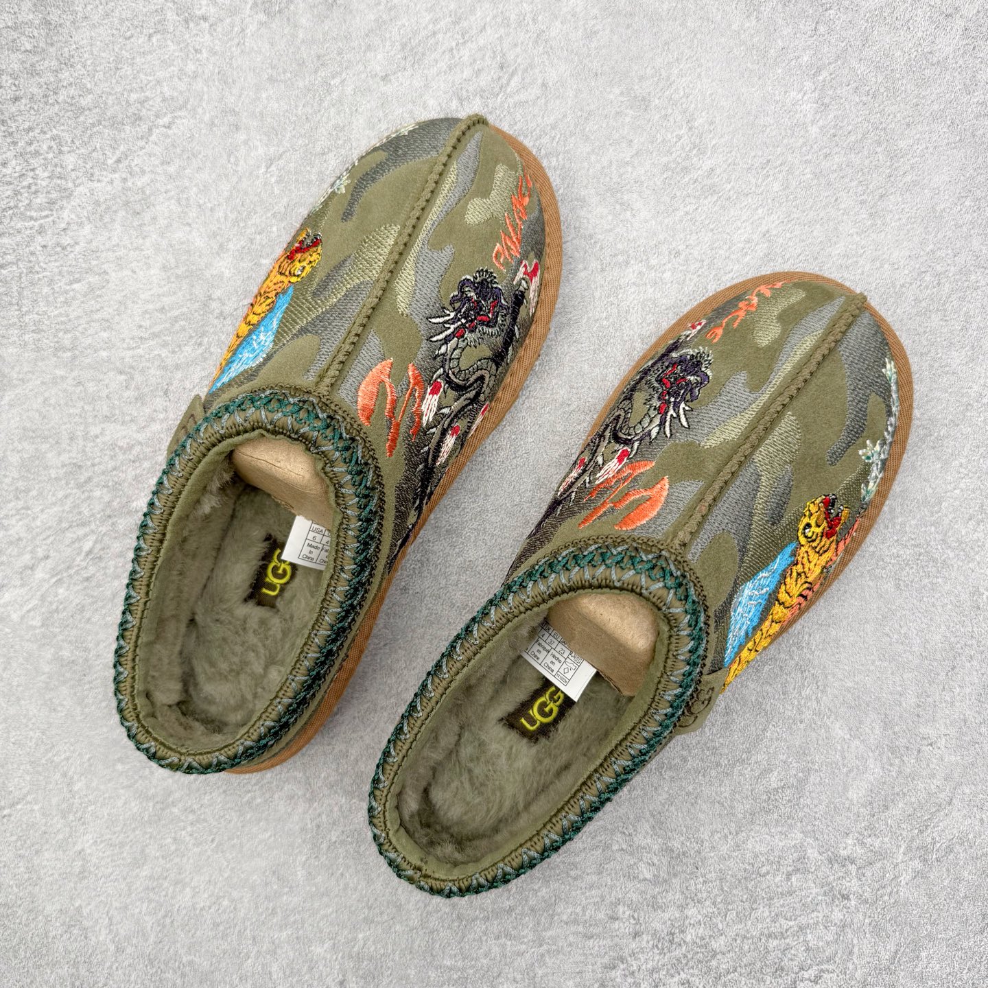 图片[3]-＃GX PALACE x UGG 7290 Tasman 小恶魔联名款柔软舒适低帮生活休闲鞋 男女同款 秋冬羊皮毛一体雪地靴 全鞋采用ZP同厂 隆丰A级澳洲进口羊皮毛一体 品牌代工厂生产线 完全遵循ZP工艺流程 代工厂原厂版师 秉承无原鞋不开发选择 注重每一处细节 市面最正版型 TREADLITE\\\”轻翼\\\”科技外底 轻便/耐用/柔韧/桩型【售后郑重承诺】一个月内若出现重大脱胶/断底等质量问题 直接为您换新！尺码：35 36 37 38 39 40 41 42 43 44 45-选品中心