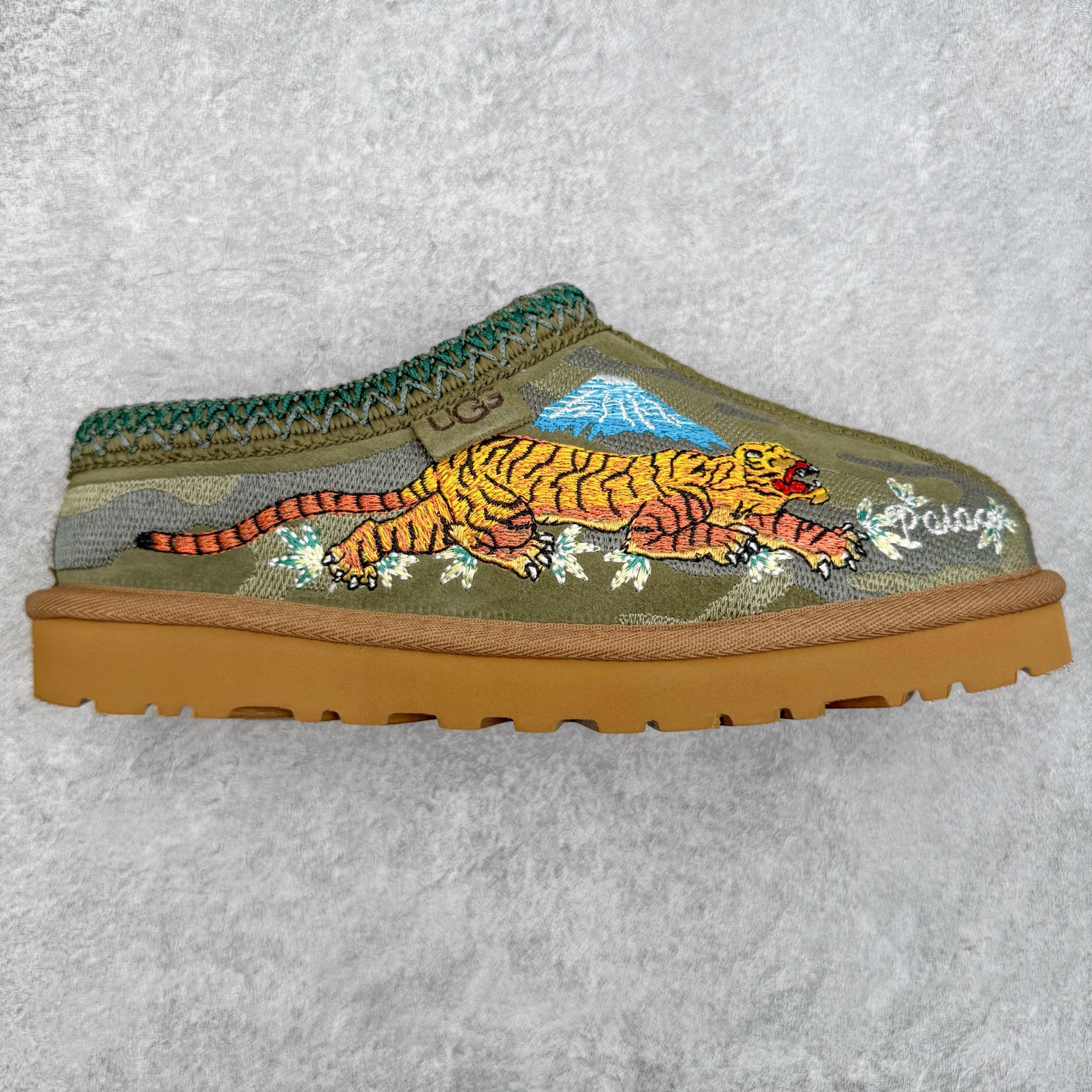 ＃GX PALACE x UGG 7290 Tasman 小恶魔联名款柔软舒适低帮生活休闲鞋 男女同款 秋冬羊皮毛一体雪地靴 全鞋采用ZP同厂 隆丰A级澳洲进口羊皮毛一体 品牌代工厂生产线 完全遵循ZP工艺流程 代工厂原厂版师 秉承无原鞋不开发选择 注重每一处细节 市面最正版型 TREADLITE\\\