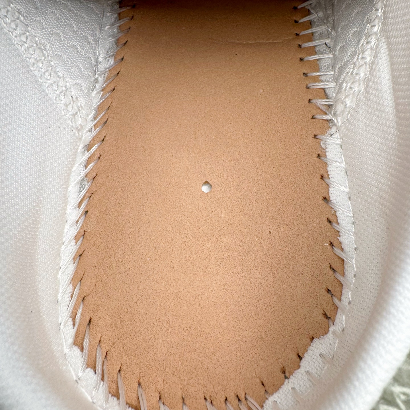 图片[10]-＃VG零售版 BALENCIAGA 3XL Sneakers 巴黎世家十代网布系带低帮走秀复古老爹鞋包头拖鞋半拖 蕾丝蝴蝶结 全套原纸板楦头开发 最原汁原味的灵魂版型 全鞋荧光划线卡点 胶水把控整洁度追求极致完美 每一双都是工艺品 多重QC质检 超越公司货的品控标准 实实在在的免检产品 原盒原配 正确字体电绣 粗细、位置、大小正确 侧边TPU 透气孔匹配意产原版 正确分离大底 TPU软底 原版一致大底LOGO 立体感十足 原厂皮料水洗做旧 采购原厂网纱 不含皮革 网布材料和聚氨酯 磨损效果 鞋头边缘和后帮 Balenciaga 徽标 鞋面和后跟凸印尺码 鞋舌 3XL 橡胶品牌标识和反光细节 鞋帮拉袢和鞋舌拉祥 配反光细节 备用鞋带在鞋履前侧 可在穿着前取下 便于不同造型搭配 正常尺码 尺码：35 36 37 38 39 40 41 42 43 44 45 46-选品中心