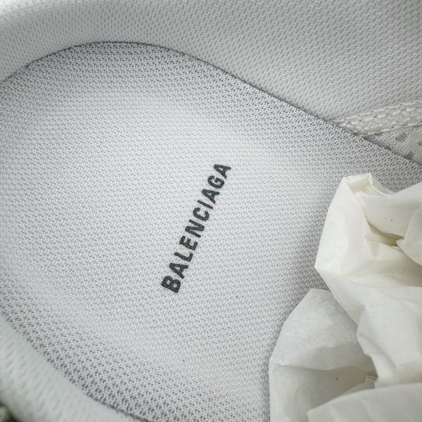 图片[18]-＃VG零售版 BALENCIAGA 3XL Sneakers 巴黎世家十代网布系带低帮走秀复古老爹鞋包头拖鞋半拖 蕾丝蝴蝶结 全套原纸板楦头开发 最原汁原味的灵魂版型 全鞋荧光划线卡点 胶水把控整洁度追求极致完美 每一双都是工艺品 多重QC质检 超越公司货的品控标准 实实在在的免检产品 原盒原配 正确字体电绣 粗细、位置、大小正确 侧边TPU 透气孔匹配意产原版 正确分离大底 TPU软底 原版一致大底LOGO 立体感十足 原厂皮料水洗做旧 采购原厂网纱 不含皮革 网布材料和聚氨酯 磨损效果 鞋头边缘和后帮 Balenciaga 徽标 鞋面和后跟凸印尺码 鞋舌 3XL 橡胶品牌标识和反光细节 鞋帮拉袢和鞋舌拉祥 配反光细节 备用鞋带在鞋履前侧 可在穿着前取下 便于不同造型搭配 正常尺码 尺码：35 36 37 38 39 40 41 42 43 44 45 46-选品中心