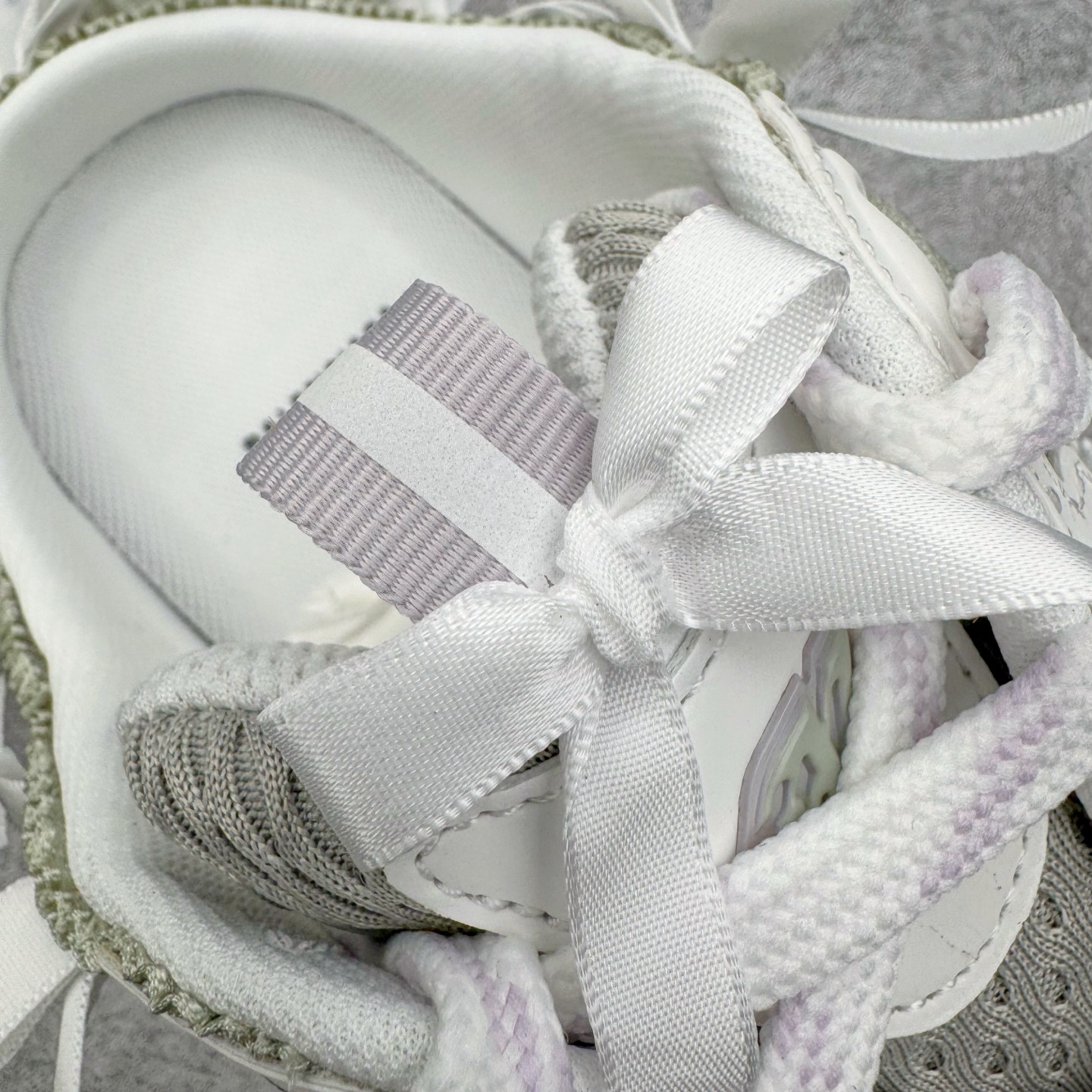 图片[12]-＃VG零售版 BALENCIAGA 3XL Sneakers 巴黎世家十代网布系带低帮走秀复古老爹鞋包头拖鞋半拖 蕾丝蝴蝶结 全套原纸板楦头开发 最原汁原味的灵魂版型 全鞋荧光划线卡点 胶水把控整洁度追求极致完美 每一双都是工艺品 多重QC质检 超越公司货的品控标准 实实在在的免检产品 原盒原配 正确字体电绣 粗细、位置、大小正确 侧边TPU 透气孔匹配意产原版 正确分离大底 TPU软底 原版一致大底LOGO 立体感十足 原厂皮料水洗做旧 采购原厂网纱 不含皮革 网布材料和聚氨酯 磨损效果 鞋头边缘和后帮 Balenciaga 徽标 鞋面和后跟凸印尺码 鞋舌 3XL 橡胶品牌标识和反光细节 鞋帮拉袢和鞋舌拉祥 配反光细节 备用鞋带在鞋履前侧 可在穿着前取下 便于不同造型搭配 正常尺码 尺码：35 36 37 38 39 40 41 42 43 44 45 46-选品中心