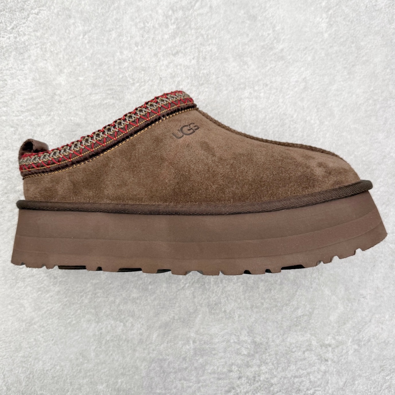 UGG 4471 秋冬羊皮毛一体雪地靴 全鞋采用ZP同厂 隆丰A级澳洲进口羊皮毛一体 品牌代工厂生产线 完全遵循ZP工艺流程 代工厂原厂版师 秉承无原鞋不开发选择 注重每一处细节 市面最正版型 TREADLITE\\\