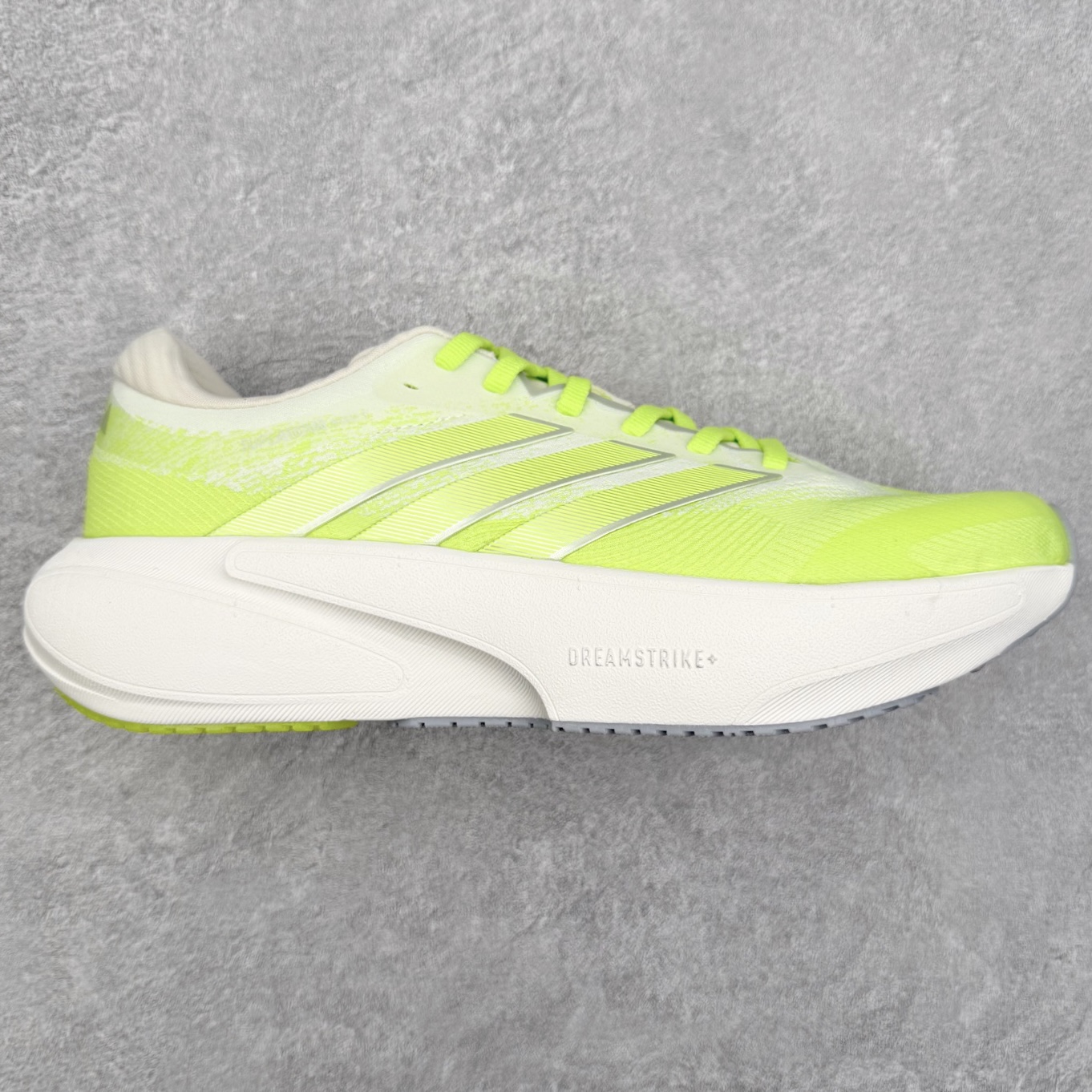 AD Adizero Adios Pro 4 马拉松竞速专业跑鞋 JR7275 CELERMESH针织网面非常轻薄 纤维间的缝隙很大 可以保证跑步时的透气、排汗效果 鞋舌直接与两侧的内衬和鞋底连接在一起 在跑步过程中不会被鞋舌的左右移动所困扰 在标准鞋带孔的基础上再拓宽一组鞋带孔 适合不同脚型的需求 突破性 EnergyRods 技术，有助于跑者实现更好的成绩 中底独特的LIGHTSTRIKE PRO泡棉材质 微弹感觉在跑步过程中给予了良好的支撑体验 对于顶级精英和高水平进阶跑者来说 ADIOS PRO是一双值得信赖的竞速比赛用鞋 尺码：36 36.5 37.5 38 38.5 39 40 40.5 41 42 42.5 43 44 44.5 45-选品中心