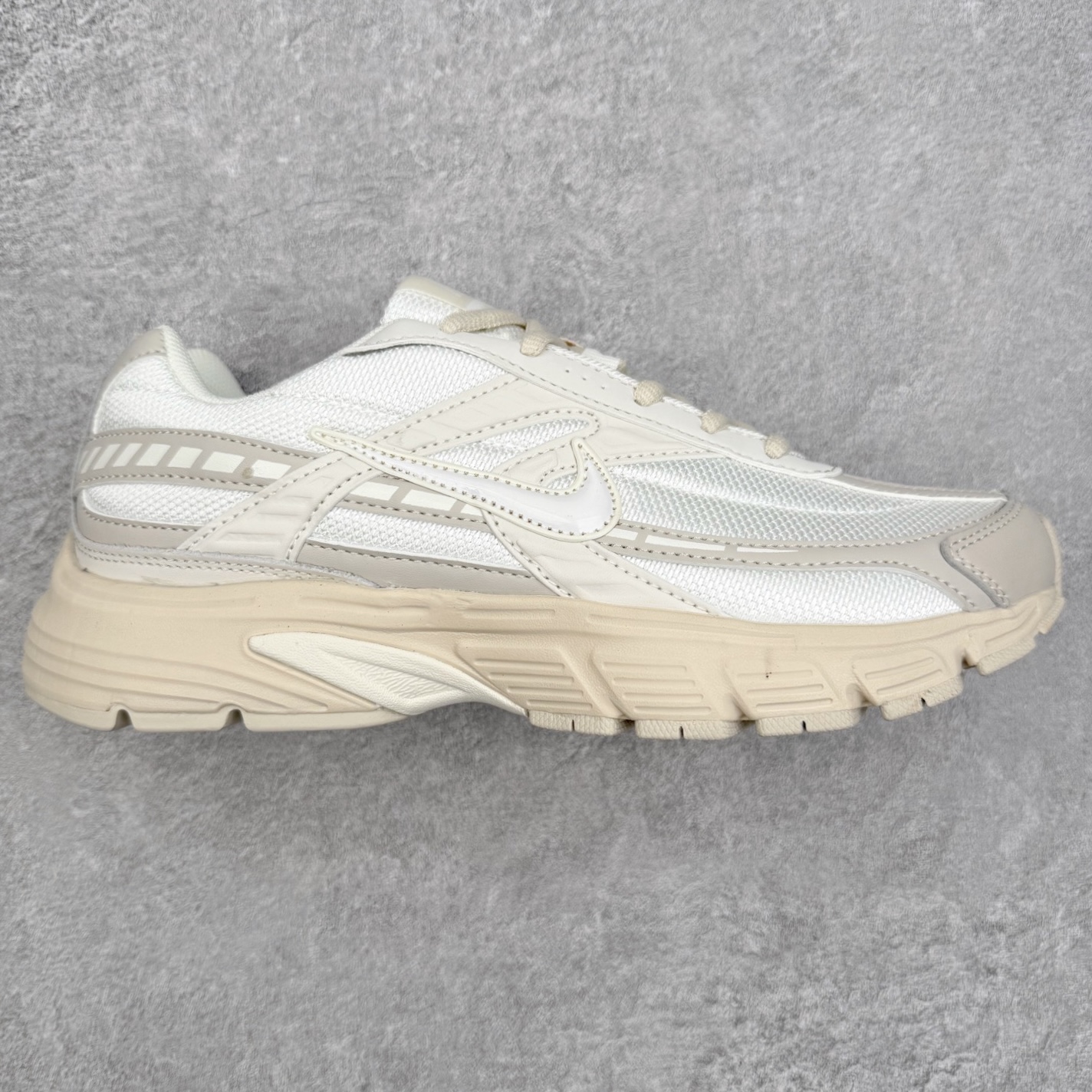 NK Initiator 创始者系列复古老爹鞋运动舒适复古网布合成革减震防滑耐磨低帮休闲跑步鞋 Ins爆火全新韩系古着风 回味经典 采用透气网眼鞋面和支撑覆盖层 自然运动设计的Phlyon中底用于缓冲 BRS 1000碳橡胶外底具有轻质柔韧性 牵引力和耐用性 尺码：36 36.5 37.5 38 38.5 39 40 40.5 41 42 42.5 43 44 45-选品中心