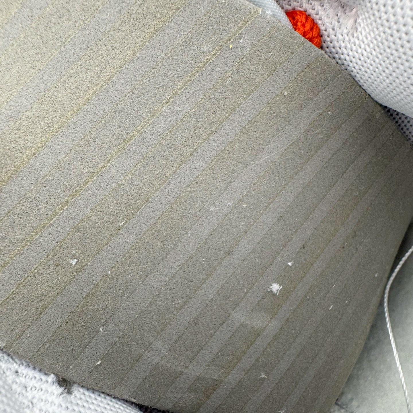 图片[11]-＃YC纯原 NK Dunk Low 太阳神阿波罗 FQ6965-700 当晨曦掠过云层，鞋面选用柔和的暖白基调，宛如被朝阳浸染的云霞，侧翼的金色Swoosh以锋芒勾勒轮廓，似神祇指尖轻点留下的光辉印记，每一步都折射出低调的奢华。棕色外底沉稳托起纯白中底，仿佛大地承载曙光，兼具复古张力与日常实穿性。定制系列天花板 无原鞋不开发 全系列得物原鞋一比一校对开发 配色持续更新中 终端对接 优势输出 全套原厂楦头原纸板数据档案倾力打造 原汁原味莞产 极致还原 圈内最强针车工艺 高端零售指定版 广东原厂配套原盒原标 鞋盒分三个尺码段 原厂冲刀 超高清洁度 全鞋零毛边皮料切割 采用原厂百宏鞋带以及原厂百宏织唛舌标 内标可供原厂几率过验 进口原装条纹中底布 四线拉帮白色点胶 原厂拉帮手法遵循公司 原厂电绣 极致还原 尺码：36 36.5 37.5 38 38.5 39 40 40.5 41 42 42.5 43 44 44.5 45 46-选品中心