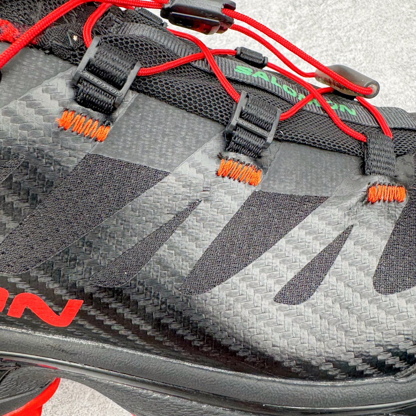 图片[20]-＃GX/绿X Salomon XT-4 OG Advanced 萨洛蒙系列低帮城市越野机能透气休闲运动鞋 鞋舌处附有迷你网眼袋收纳鞋绳以及下方的多色 Logo 标签 接着搭载奶油色 ACS 技术中底以及金色 TPU 塑料部件提升鞋款耐用性 中底与鞋面之间饰有海蓝色条状细节有效增添鞋款层次 最后应用黑色 Contragrip Chevron 外底完成鞋款设计 这次配色颇为高调 两款配色均以绚丽的渐变设计呈现 一款以粉紫渐变主打 另一款以黄绿渐变呈现 视觉效果相当吸睛 鞋面的使用玻璃纤维覆盖物加固 并通过细绳扣系带系统进行锁定 Salomon 的品牌logo 出现在脚后跟和前掌部位 中底虽然偏薄 但非常耐用 与模压塑料ACS 框架以及致密AC2 Muscle 鞋底单元结合 能够提供出色的支撑力和缓冲性 尺码：36 36.5 37.5 38 38.5 39 40 40.5 41 42 42.5 43 44 44.5 45-选品中心