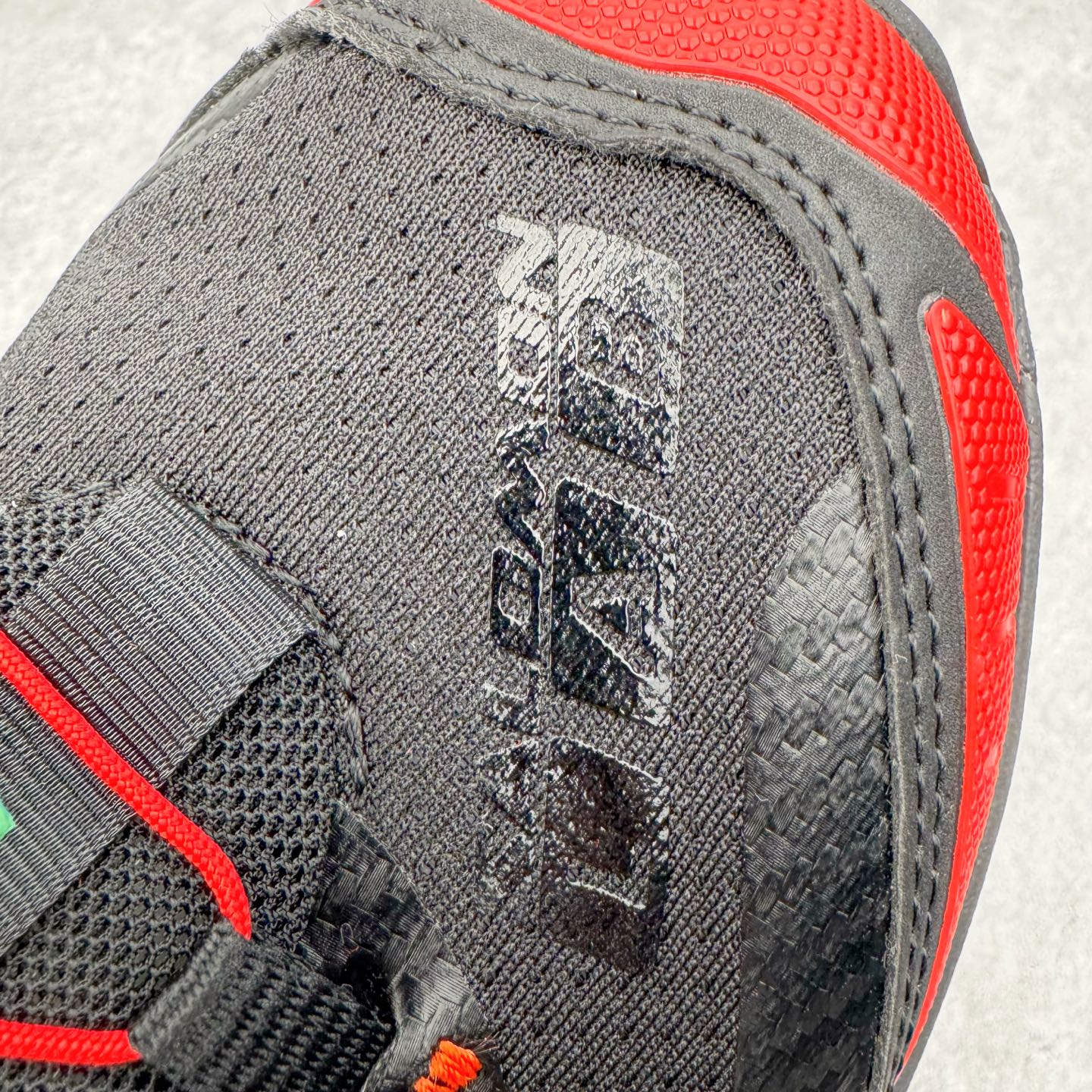 图片[17]-＃GX/绿X Salomon XT-4 OG Advanced 萨洛蒙系列低帮城市越野机能透气休闲运动鞋 鞋舌处附有迷你网眼袋收纳鞋绳以及下方的多色 Logo 标签 接着搭载奶油色 ACS 技术中底以及金色 TPU 塑料部件提升鞋款耐用性 中底与鞋面之间饰有海蓝色条状细节有效增添鞋款层次 最后应用黑色 Contragrip Chevron 外底完成鞋款设计 这次配色颇为高调 两款配色均以绚丽的渐变设计呈现 一款以粉紫渐变主打 另一款以黄绿渐变呈现 视觉效果相当吸睛 鞋面的使用玻璃纤维覆盖物加固 并通过细绳扣系带系统进行锁定 Salomon 的品牌logo 出现在脚后跟和前掌部位 中底虽然偏薄 但非常耐用 与模压塑料ACS 框架以及致密AC2 Muscle 鞋底单元结合 能够提供出色的支撑力和缓冲性 尺码：36 36.5 37.5 38 38.5 39 40 40.5 41 42 42.5 43 44 44.5 45-选品中心