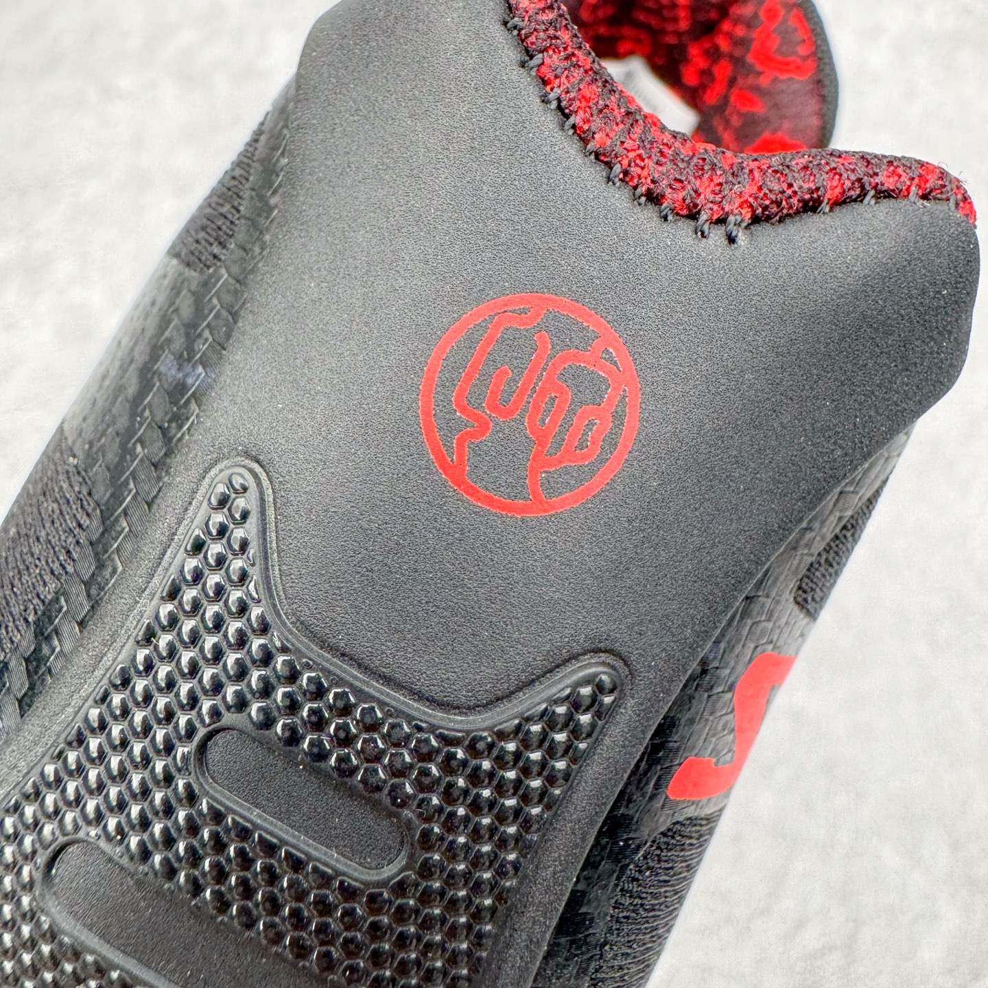 图片[12]-＃GX/绿X Salomon XT-4 OG Advanced 萨洛蒙系列低帮城市越野机能透气休闲运动鞋 鞋舌处附有迷你网眼袋收纳鞋绳以及下方的多色 Logo 标签 接着搭载奶油色 ACS 技术中底以及金色 TPU 塑料部件提升鞋款耐用性 中底与鞋面之间饰有海蓝色条状细节有效增添鞋款层次 最后应用黑色 Contragrip Chevron 外底完成鞋款设计 这次配色颇为高调 两款配色均以绚丽的渐变设计呈现 一款以粉紫渐变主打 另一款以黄绿渐变呈现 视觉效果相当吸睛 鞋面的使用玻璃纤维覆盖物加固 并通过细绳扣系带系统进行锁定 Salomon 的品牌logo 出现在脚后跟和前掌部位 中底虽然偏薄 但非常耐用 与模压塑料ACS 框架以及致密AC2 Muscle 鞋底单元结合 能够提供出色的支撑力和缓冲性 尺码：36 36.5 37.5 38 38.5 39 40 40.5 41 42 42.5 43 44 44.5 45-选品中心