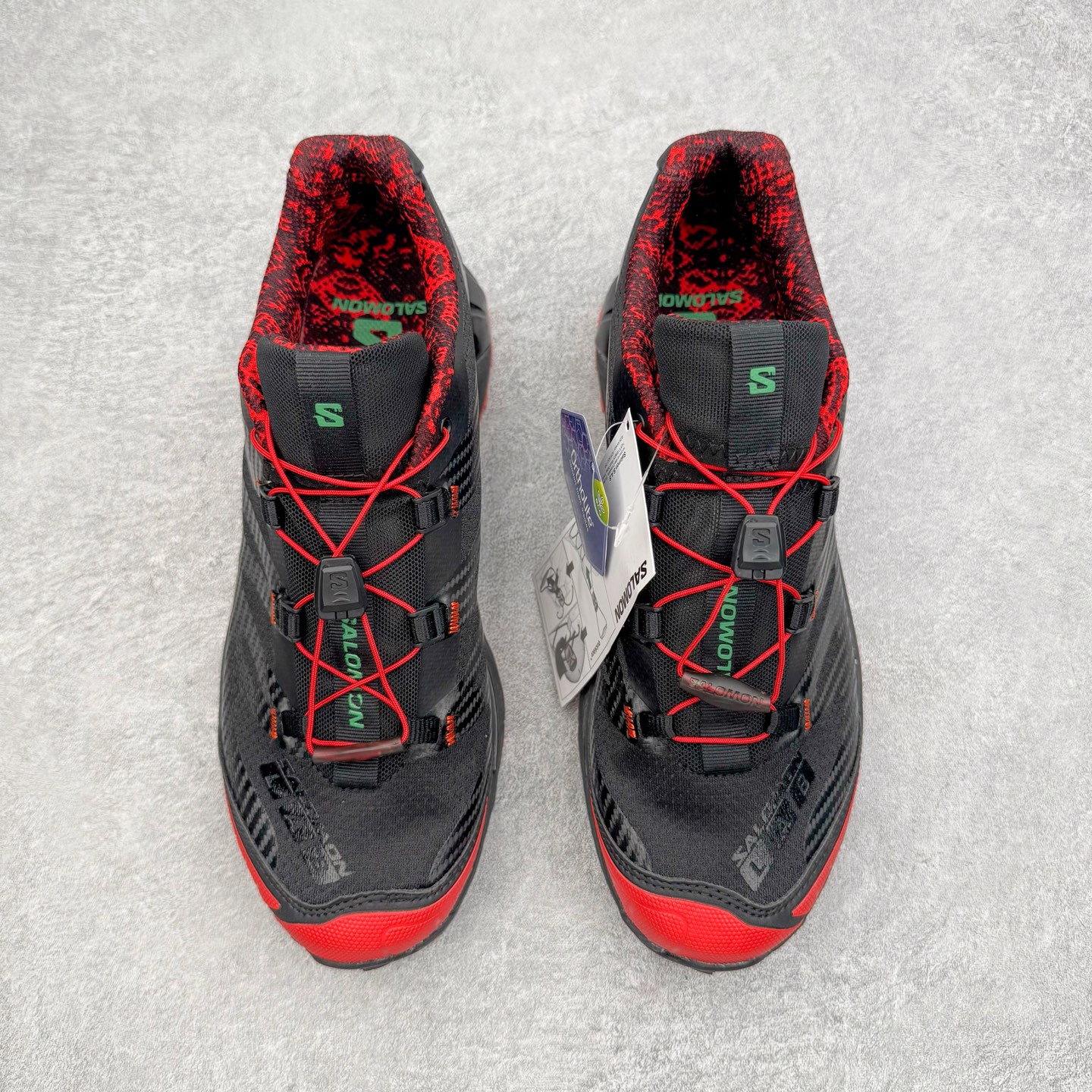 图片[2]-＃GX/绿X Salomon XT-4 OG Advanced 萨洛蒙系列低帮城市越野机能透气休闲运动鞋 鞋舌处附有迷你网眼袋收纳鞋绳以及下方的多色 Logo 标签 接着搭载奶油色 ACS 技术中底以及金色 TPU 塑料部件提升鞋款耐用性 中底与鞋面之间饰有海蓝色条状细节有效增添鞋款层次 最后应用黑色 Contragrip Chevron 外底完成鞋款设计 这次配色颇为高调 两款配色均以绚丽的渐变设计呈现 一款以粉紫渐变主打 另一款以黄绿渐变呈现 视觉效果相当吸睛 鞋面的使用玻璃纤维覆盖物加固 并通过细绳扣系带系统进行锁定 Salomon 的品牌logo 出现在脚后跟和前掌部位 中底虽然偏薄 但非常耐用 与模压塑料ACS 框架以及致密AC2 Muscle 鞋底单元结合 能够提供出色的支撑力和缓冲性 尺码：36 36.5 37.5 38 38.5 39 40 40.5 41 42 42.5 43 44 44.5 45-选品中心