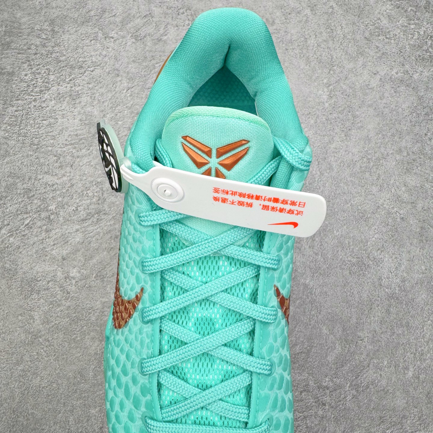 图片[5]-＃灭世海外版 NK Zoom Kobe 6 Protro 科比六代 杰伦布伦森 自由女神 IO5774-300 纯原海外版气垫品质吊打各路纯原 气压➕耐久双重保障 前掌ZOOM TURBO➕后掌马蹄Zoom 后掌澎湃脚感无出其右 全套冲刀改版 鞋型还原度95% 宽脚选手必入货品 鞋头2.5mm上翘空间 不挤脚 完美释放脚趾活动空间 正码正拍 脚型适配性 市场最强没有之一 鞋面工艺全新升级 100%对标正品 原厂聚氨酯蛇鳞 珠光密度同步正品 Swoosh喷漆工艺 还原度接近100% 全新后跟TPU模具 正确S型弧度 区分市场纯原（市场纯原采用公版模具 后跟TPU几乎无弧度）国产天花板橡胶配方 抓地力爆炸 海外口碑炸裂 鞋舌LOGO正确内嵌压印 原厂碳板 正确原盒 厚积薄发 王者归来 拒绝杀猪 拒绝套路 灭世纯原海外版科比系列 致力打造实战第一标杆 尺码：39-47.5 全新模具 正码正拍-选品中心