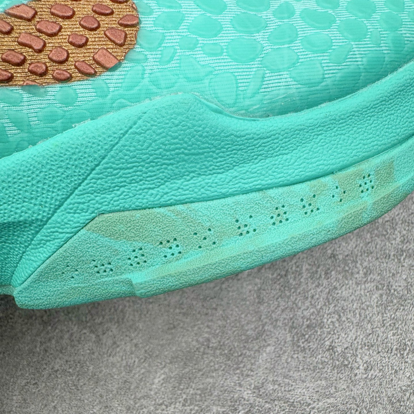 图片[17]-＃灭世海外版 NK Zoom Kobe 6 Protro 科比六代 杰伦布伦森 自由女神 IO5774-300 纯原海外版气垫品质吊打各路纯原 气压➕耐久双重保障 前掌ZOOM TURBO➕后掌马蹄Zoom 后掌澎湃脚感无出其右 全套冲刀改版 鞋型还原度95% 宽脚选手必入货品 鞋头2.5mm上翘空间 不挤脚 完美释放脚趾活动空间 正码正拍 脚型适配性 市场最强没有之一 鞋面工艺全新升级 100%对标正品 原厂聚氨酯蛇鳞 珠光密度同步正品 Swoosh喷漆工艺 还原度接近100% 全新后跟TPU模具 正确S型弧度 区分市场纯原（市场纯原采用公版模具 后跟TPU几乎无弧度）国产天花板橡胶配方 抓地力爆炸 海外口碑炸裂 鞋舌LOGO正确内嵌压印 原厂碳板 正确原盒 厚积薄发 王者归来 拒绝杀猪 拒绝套路 灭世纯原海外版科比系列 致力打造实战第一标杆 尺码：39-47.5 全新模具 正码正拍-选品中心