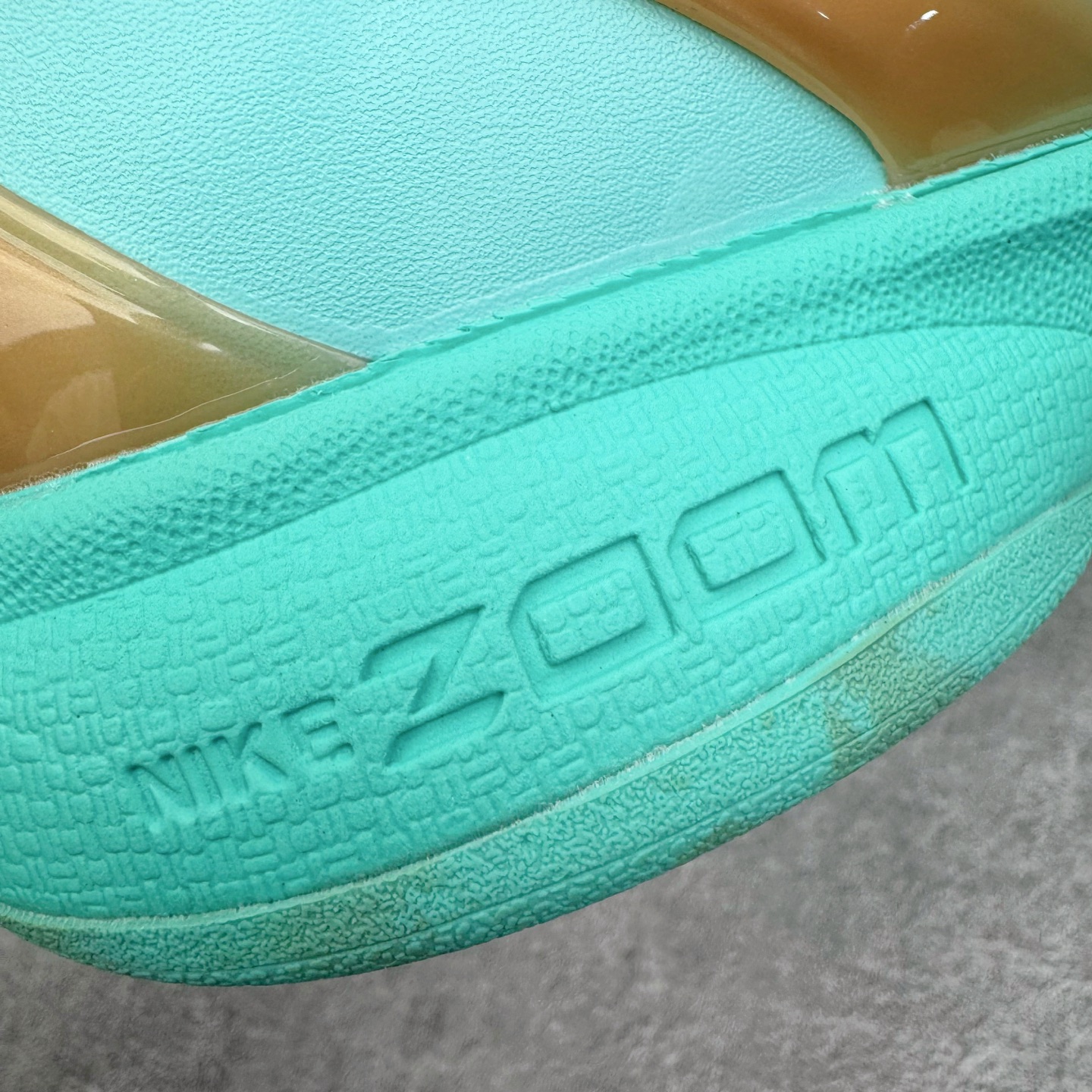 图片[16]-＃灭世海外版 NK Zoom Kobe 6 Protro 科比六代 杰伦布伦森 自由女神 IO5774-300 纯原海外版气垫品质吊打各路纯原 气压➕耐久双重保障 前掌ZOOM TURBO➕后掌马蹄Zoom 后掌澎湃脚感无出其右 全套冲刀改版 鞋型还原度95% 宽脚选手必入货品 鞋头2.5mm上翘空间 不挤脚 完美释放脚趾活动空间 正码正拍 脚型适配性 市场最强没有之一 鞋面工艺全新升级 100%对标正品 原厂聚氨酯蛇鳞 珠光密度同步正品 Swoosh喷漆工艺 还原度接近100% 全新后跟TPU模具 正确S型弧度 区分市场纯原（市场纯原采用公版模具 后跟TPU几乎无弧度）国产天花板橡胶配方 抓地力爆炸 海外口碑炸裂 鞋舌LOGO正确内嵌压印 原厂碳板 正确原盒 厚积薄发 王者归来 拒绝杀猪 拒绝套路 灭世纯原海外版科比系列 致力打造实战第一标杆 尺码：39-47.5 全新模具 正码正拍-选品中心