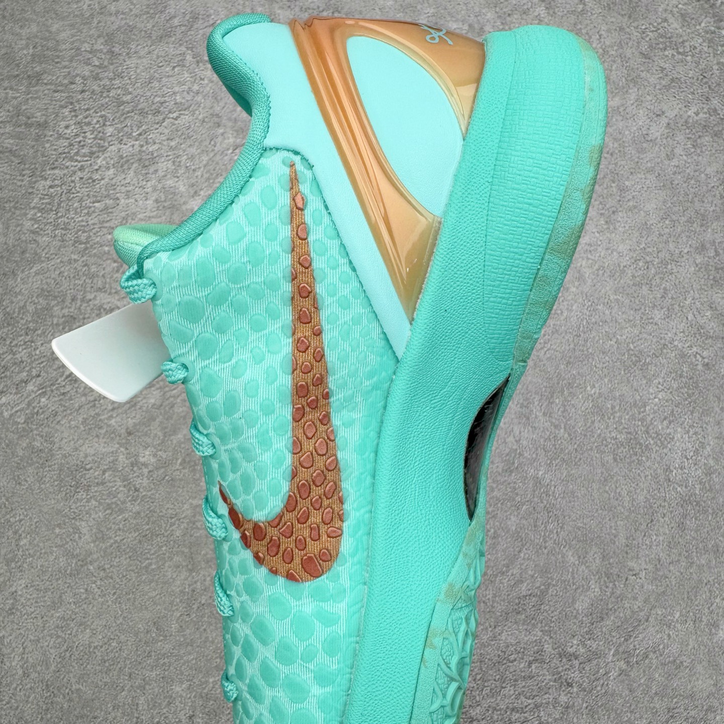 图片[7]-＃灭世海外版 NK Zoom Kobe 6 Protro 科比六代 杰伦布伦森 自由女神 IO5774-300 纯原海外版气垫品质吊打各路纯原 气压➕耐久双重保障 前掌ZOOM TURBO➕后掌马蹄Zoom 后掌澎湃脚感无出其右 全套冲刀改版 鞋型还原度95% 宽脚选手必入货品 鞋头2.5mm上翘空间 不挤脚 完美释放脚趾活动空间 正码正拍 脚型适配性 市场最强没有之一 鞋面工艺全新升级 100%对标正品 原厂聚氨酯蛇鳞 珠光密度同步正品 Swoosh喷漆工艺 还原度接近100% 全新后跟TPU模具 正确S型弧度 区分市场纯原（市场纯原采用公版模具 后跟TPU几乎无弧度）国产天花板橡胶配方 抓地力爆炸 海外口碑炸裂 鞋舌LOGO正确内嵌压印 原厂碳板 正确原盒 厚积薄发 王者归来 拒绝杀猪 拒绝套路 灭世纯原海外版科比系列 致力打造实战第一标杆 尺码：39-47.5 全新模具 正码正拍-选品中心