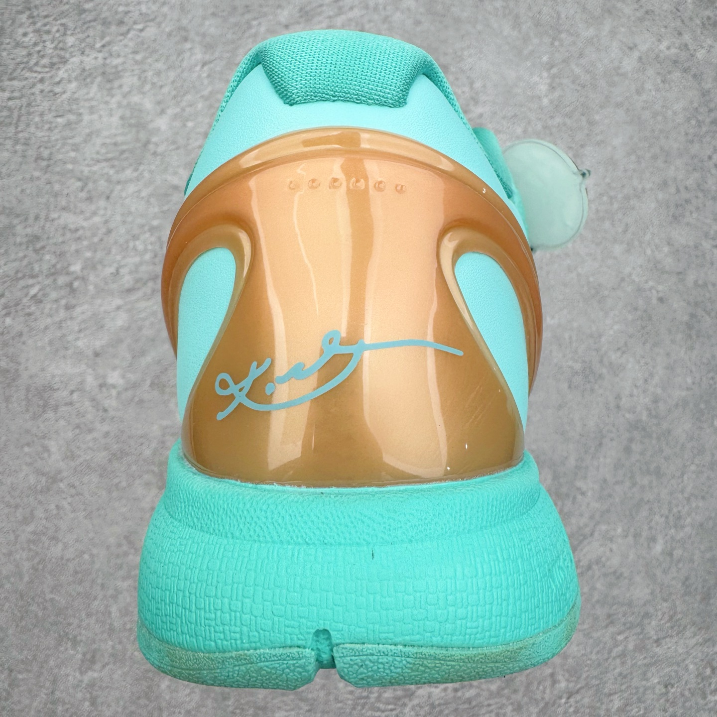 图片[8]-＃灭世海外版 NK Zoom Kobe 6 Protro 科比六代 杰伦布伦森 自由女神 IO5774-300 纯原海外版气垫品质吊打各路纯原 气压➕耐久双重保障 前掌ZOOM TURBO➕后掌马蹄Zoom 后掌澎湃脚感无出其右 全套冲刀改版 鞋型还原度95% 宽脚选手必入货品 鞋头2.5mm上翘空间 不挤脚 完美释放脚趾活动空间 正码正拍 脚型适配性 市场最强没有之一 鞋面工艺全新升级 100%对标正品 原厂聚氨酯蛇鳞 珠光密度同步正品 Swoosh喷漆工艺 还原度接近100% 全新后跟TPU模具 正确S型弧度 区分市场纯原（市场纯原采用公版模具 后跟TPU几乎无弧度）国产天花板橡胶配方 抓地力爆炸 海外口碑炸裂 鞋舌LOGO正确内嵌压印 原厂碳板 正确原盒 厚积薄发 王者归来 拒绝杀猪 拒绝套路 灭世纯原海外版科比系列 致力打造实战第一标杆 尺码：39-47.5 全新模具 正码正拍-选品中心