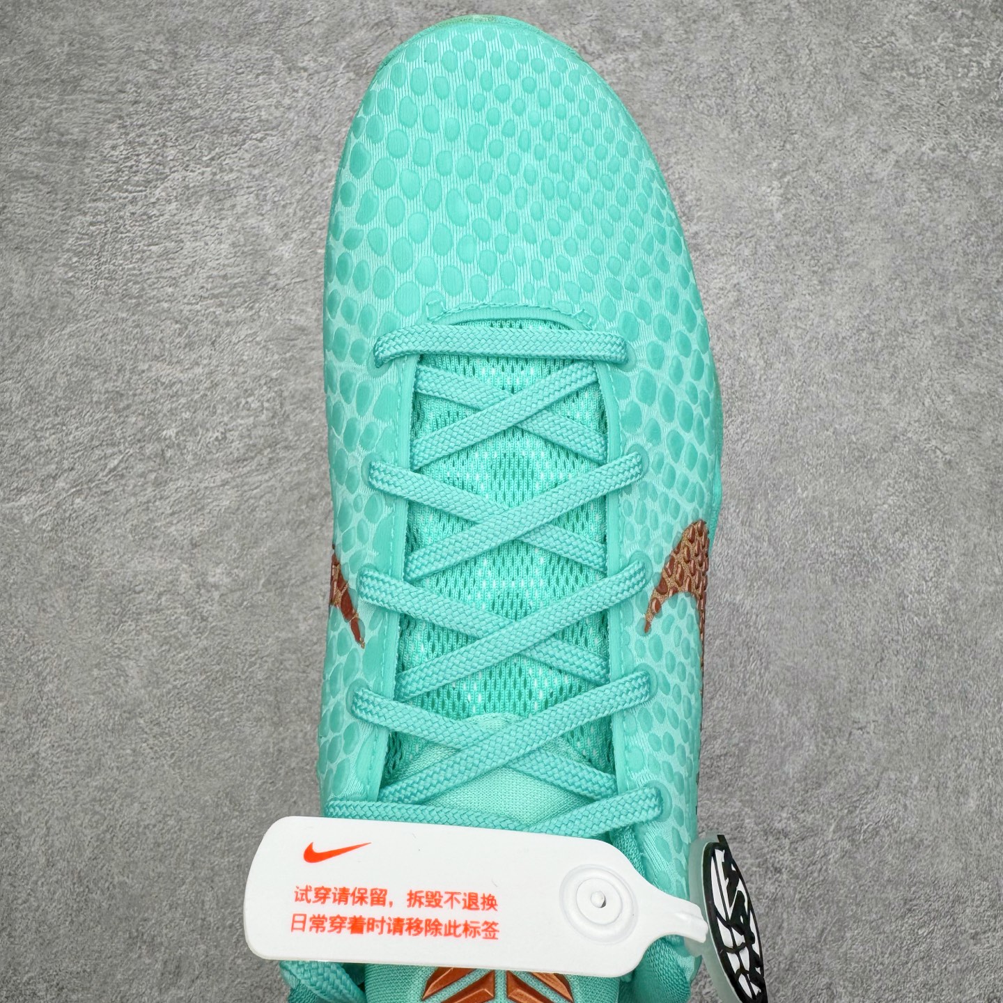 图片[4]-＃灭世海外版 NK Zoom Kobe 6 Protro 科比六代 杰伦布伦森 自由女神 IO5774-300 纯原海外版气垫品质吊打各路纯原 气压➕耐久双重保障 前掌ZOOM TURBO➕后掌马蹄Zoom 后掌澎湃脚感无出其右 全套冲刀改版 鞋型还原度95% 宽脚选手必入货品 鞋头2.5mm上翘空间 不挤脚 完美释放脚趾活动空间 正码正拍 脚型适配性 市场最强没有之一 鞋面工艺全新升级 100%对标正品 原厂聚氨酯蛇鳞 珠光密度同步正品 Swoosh喷漆工艺 还原度接近100% 全新后跟TPU模具 正确S型弧度 区分市场纯原（市场纯原采用公版模具 后跟TPU几乎无弧度）国产天花板橡胶配方 抓地力爆炸 海外口碑炸裂 鞋舌LOGO正确内嵌压印 原厂碳板 正确原盒 厚积薄发 王者归来 拒绝杀猪 拒绝套路 灭世纯原海外版科比系列 致力打造实战第一标杆 尺码：39-47.5 全新模具 正码正拍-选品中心