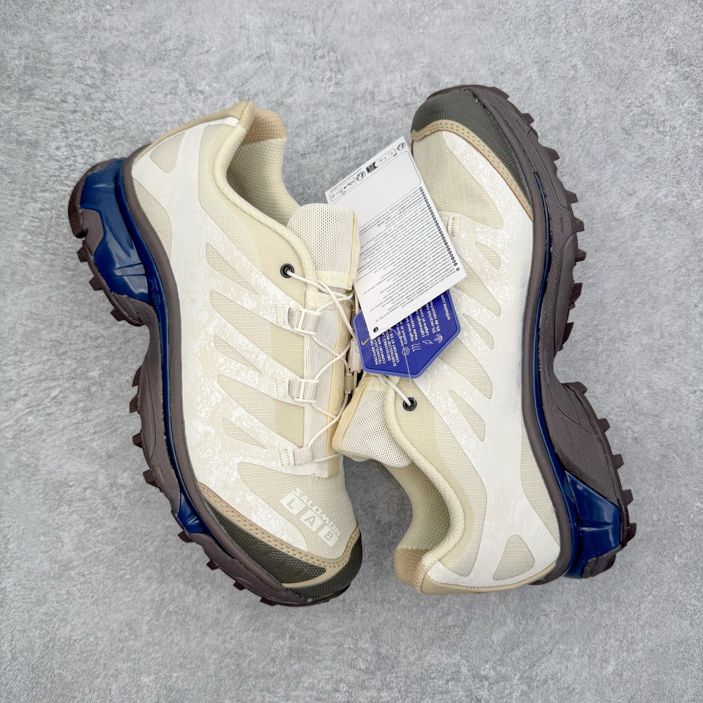 图片[3]-＃GX/绿X Salomon XT-4 OG Advanced 萨洛蒙系列低帮城市越野机能透气休闲运动鞋 鞋舌处附有迷你网眼袋收纳鞋绳以及下方的多色 Logo 标签 接着搭载奶油色 ACS 技术中底以及金色 TPU 塑料部件提升鞋款耐用性 中底与鞋面之间饰有海蓝色条状细节有效增添鞋款层次 最后应用黑色 Contragrip Chevron 外底完成鞋款设计 这次配色颇为高调 两款配色均以绚丽的渐变设计呈现 一款以粉紫渐变主打 另一款以黄绿渐变呈现 视觉效果相当吸睛 鞋面的使用玻璃纤维覆盖物加固 并通过细绳扣系带系统进行锁定 Salomon 的品牌logo 出现在脚后跟和前掌部位 中底虽然偏薄 但非常耐用 与模压塑料ACS 框架以及致密AC2 Muscle 鞋底单元结合 能够提供出色的支撑力和缓冲性 尺码：36 36.5 37.5 38 38.5 39 40 40.5 41 42 42.5 43 44 44.5 45-选品中心