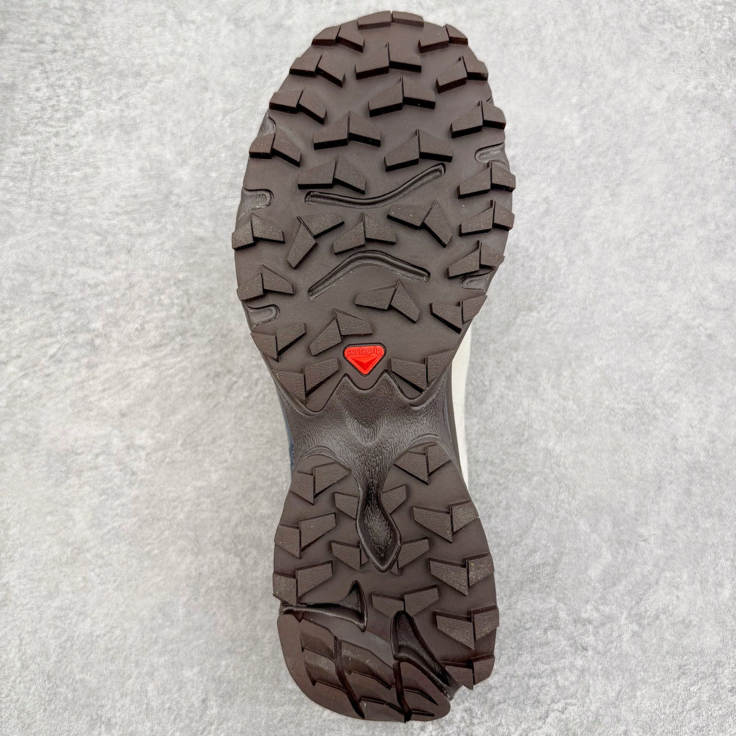 图片[9]-＃GX/绿X Salomon XT-4 OG Advanced 萨洛蒙系列低帮城市越野机能透气休闲运动鞋 鞋舌处附有迷你网眼袋收纳鞋绳以及下方的多色 Logo 标签 接着搭载奶油色 ACS 技术中底以及金色 TPU 塑料部件提升鞋款耐用性 中底与鞋面之间饰有海蓝色条状细节有效增添鞋款层次 最后应用黑色 Contragrip Chevron 外底完成鞋款设计 这次配色颇为高调 两款配色均以绚丽的渐变设计呈现 一款以粉紫渐变主打 另一款以黄绿渐变呈现 视觉效果相当吸睛 鞋面的使用玻璃纤维覆盖物加固 并通过细绳扣系带系统进行锁定 Salomon 的品牌logo 出现在脚后跟和前掌部位 中底虽然偏薄 但非常耐用 与模压塑料ACS 框架以及致密AC2 Muscle 鞋底单元结合 能够提供出色的支撑力和缓冲性 尺码：36 36.5 37.5 38 38.5 39 40 40.5 41 42 42.5 43 44 44.5 45-选品中心