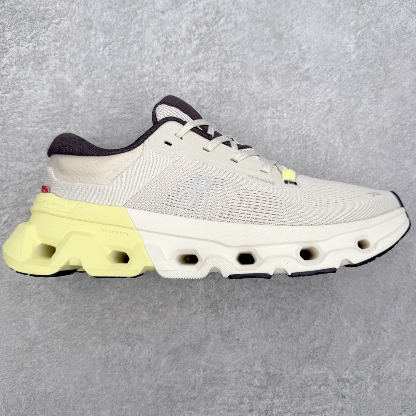 ＃DT On昂跑 Cloudflyer 5 百搭舒适减震跑步鞋 此运动品牌 开创于2010年 缓震着陆、强效回弹、轻柔质感的设计构思始终是ON研制关键 与此同时基于“为全球提供革新性的跑步感受”信念 陆续推出了多款跑鞋及其以专业运动人体跑步工程学为设计关键的功能性跑步服饰设备 让跑者不费力气地畅快畅跑 尺码：36 36.5 37.5 38 38.5 39 40 40.5 41 42 42.5 43 44 44.5 45-选品中心