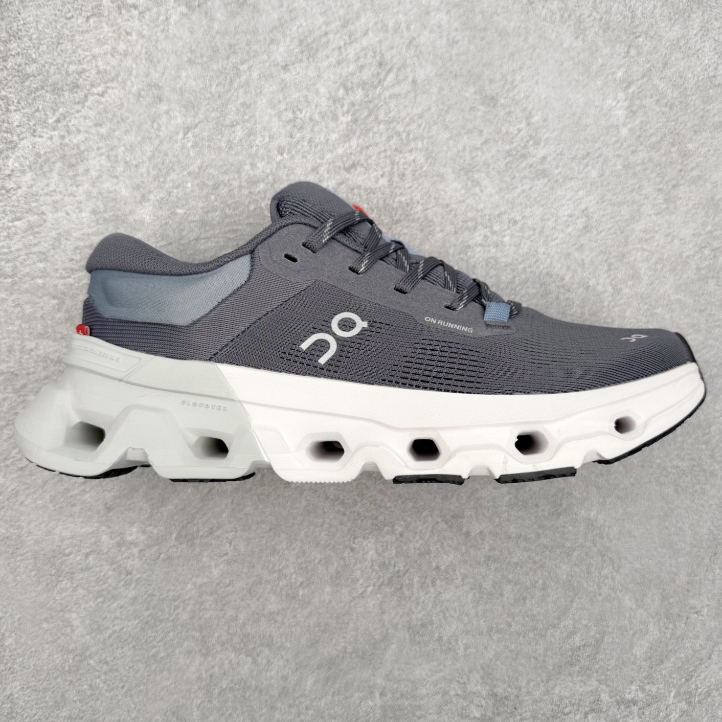 ＃DT On昂跑 Cloudflyer 5 百搭舒适减震跑步鞋 此运动品牌 开创于2010年 缓震着陆、强效回弹、轻柔质感的设计构思始终是ON研制关键 与此同时基于“为全球提供革新性的跑步感受”信念 陆续推出了多款跑鞋及其以专业运动人体跑步工程学为设计关键的功能性跑步服饰设备 让跑者不费力气地畅快畅跑 尺码：36 36.5 37.5 38 38.5 39 40 40.5 41 42 42.5 43 44 44.5 45-选品中心