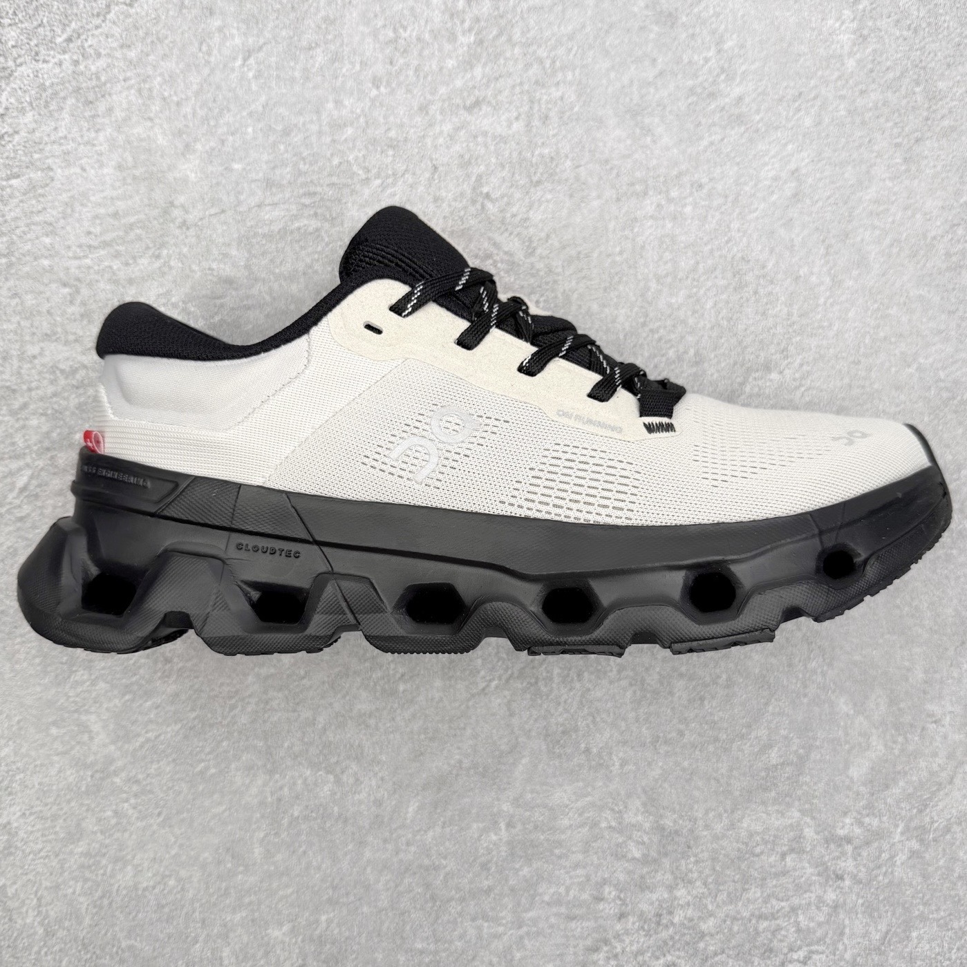 ＃DT On昂跑 Cloudflyer 5 百搭舒适减震跑步鞋 此运动品牌 开创于2010年 缓震着陆、强效回弹、轻柔质感的设计构思始终是ON研制关键 与此同时基于“为全球提供革新性的跑步感受”信念 陆续推出了多款跑鞋及其以专业运动人体跑步工程学为设计关键的功能性跑步服饰设备 让跑者不费力气地畅快畅跑 尺码：36 36.5 37.5 38 38.5 39 40 40.5 41 42 42.5 43 44 44.5 45-选品中心