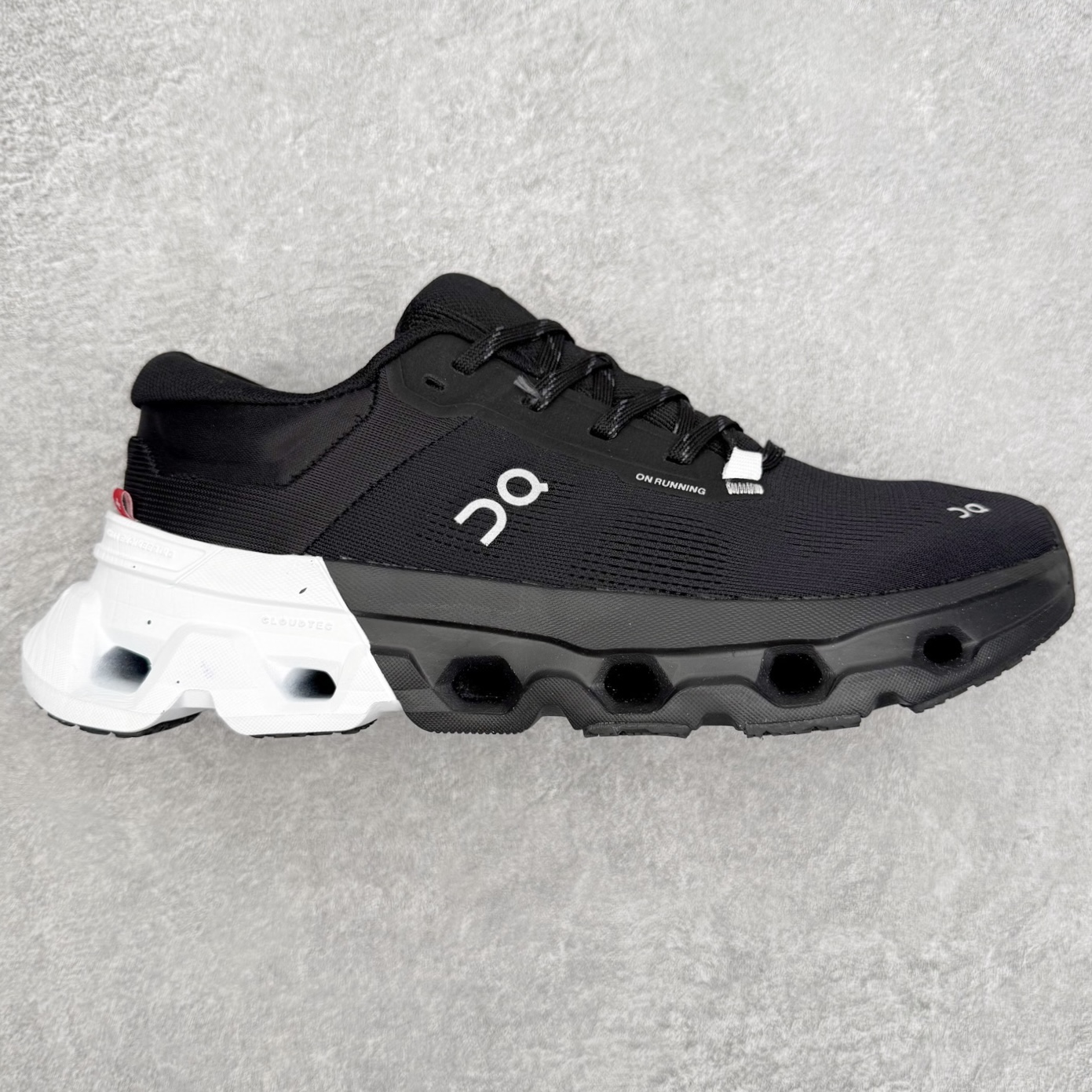 ＃DT On昂跑 Cloudflyer 5 百搭舒适减震跑步鞋 此运动品牌 开创于2010年 缓震着陆、强效回弹、轻柔质感的设计构思始终是ON研制关键 与此同时基于“为全球提供革新性的跑步感受”信念 陆续推出了多款跑鞋及其以专业运动人体跑步工程学为设计关键的功能性跑步服饰设备 让跑者不费力气地畅快畅跑 尺码：36 36.5 37.5 38 38.5 39 40 40.5 41 42 42.5 43 44 44.5 45-选品中心