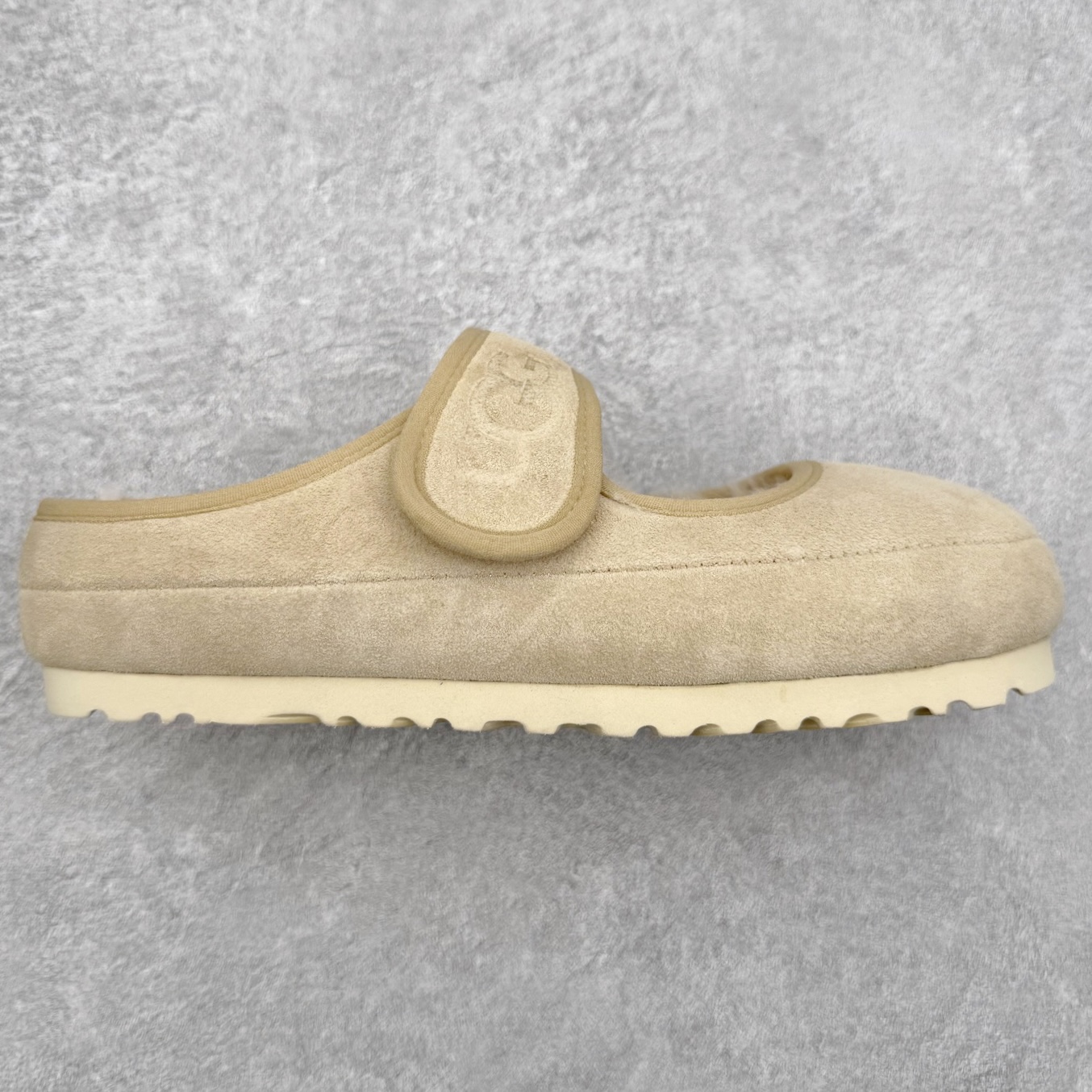 UGG 0881 秋冬羊皮毛一体雪地靴 全鞋采用ZP同厂 隆丰A级澳洲进口羊皮毛一体 品牌代工厂生产线 完全遵循ZP工艺流程 代工厂原厂版师 秉承无原鞋不开发选择 注重每一处细节 市面最正版型 TREADLITE\\\