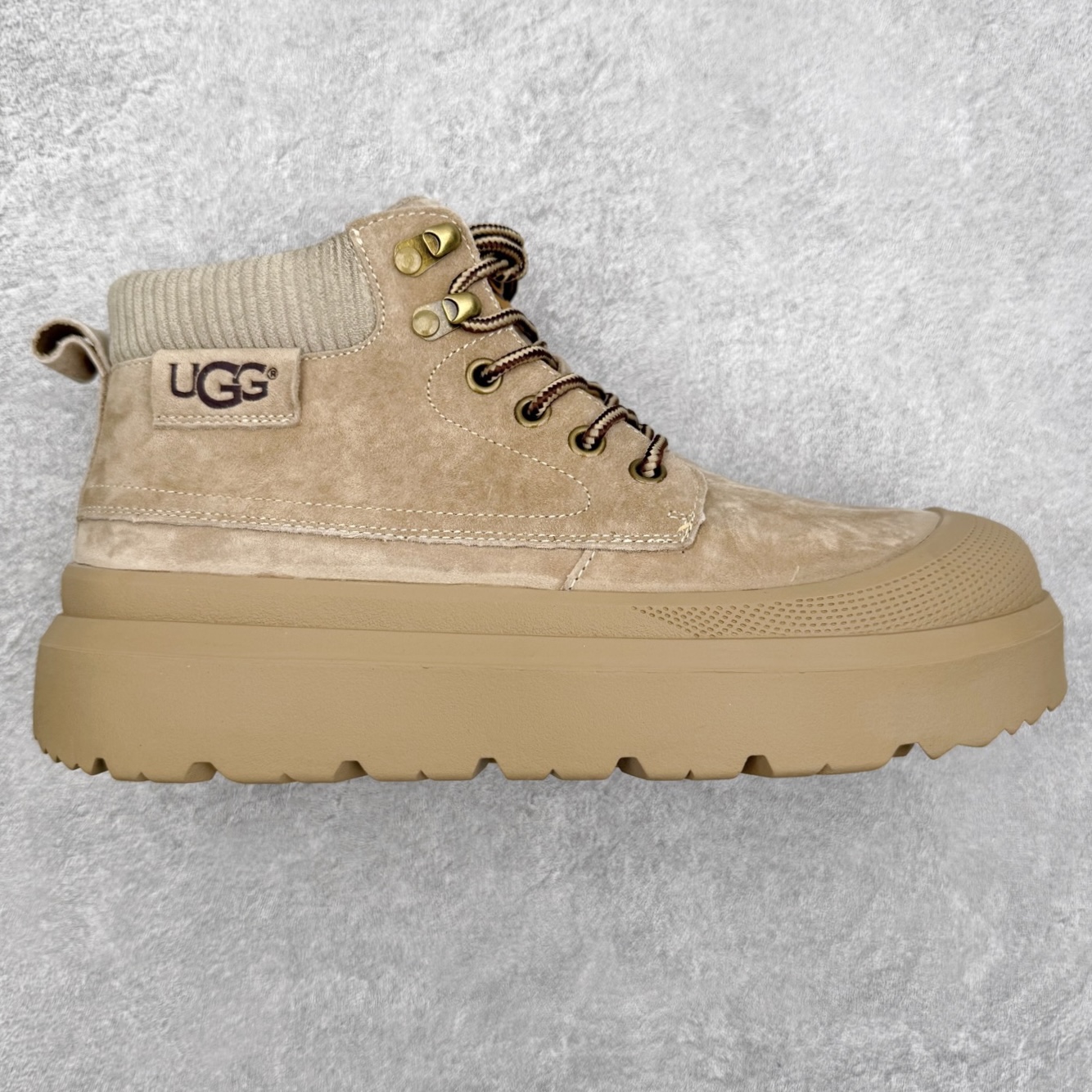 UGG Tasman Weather Hybrid 塔斯曼混合系列轻量休闲鞋 美国UGG秋冬新品（毛绒一体内里🔥保暖锁热）秋冬必备 户外男士高帮休闲马丁靴雪地靴系列 广东大厂品质 秋冬新款 时尚潮流搭配 面料釆用意大利进口磨砂牛皮 全鞋真牛皮材料 大底到五金都是代工厂原材料制作 好货不杀猪 首单质量严格把控 全套官网统一包装 今年冬季防寒户外专用产品 日常随意搭配 型男必备‼尺码：38-44-选品中心
