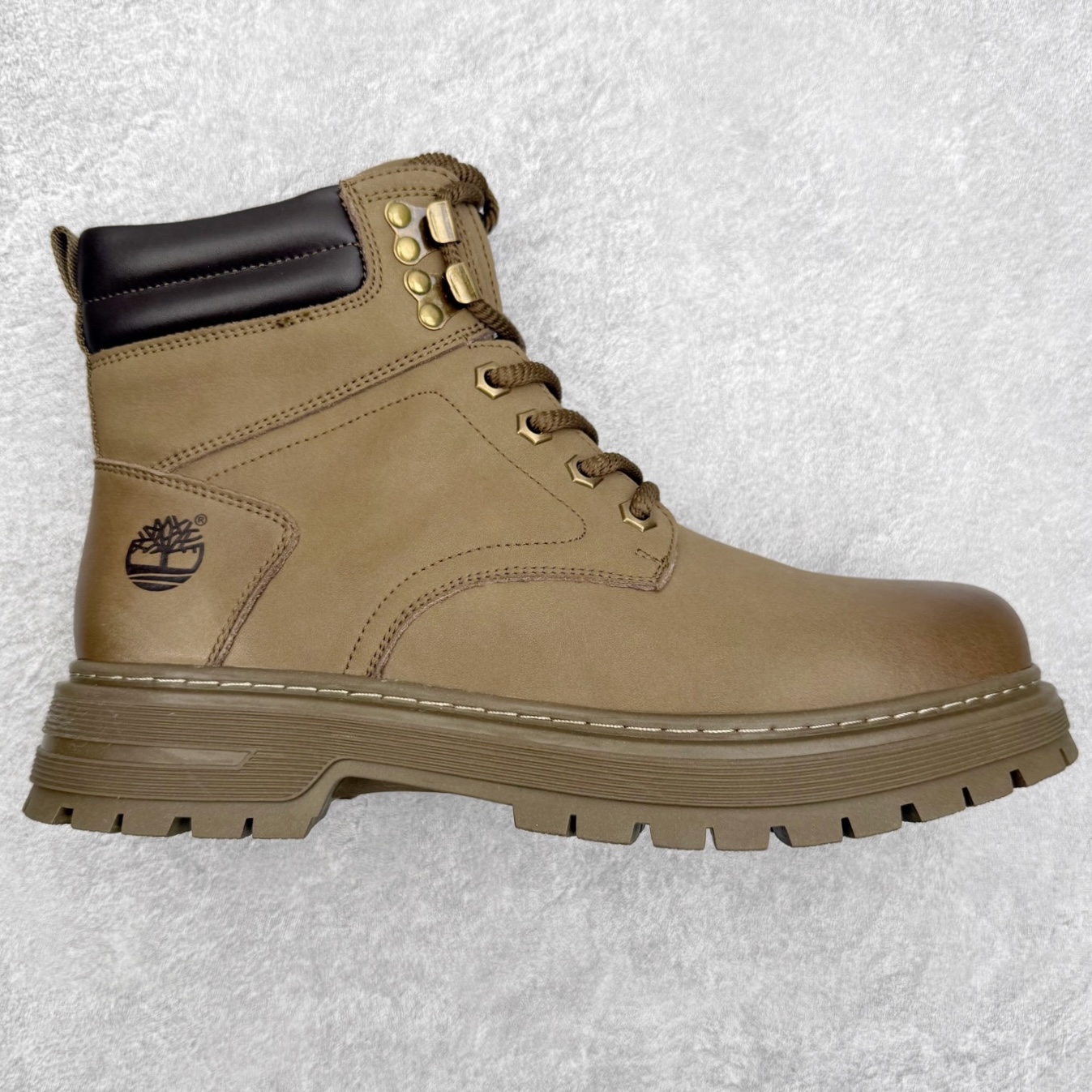 Timberland添柏岚/天伯伦户外中帮休闲大黄靴系列 广东大厂品质 原盒原包装 面料采用意大利🇮🇹顶级磨砂细纹牛皮 搭配防臭防腐真皮乳胶鞋垫 给您完美的穿着体验 质量考究耐穿 型男必备 专治不帅 高品质脚感一流 尺码：38 39 40 41 42 43 44（皮鞋码）-选品中心