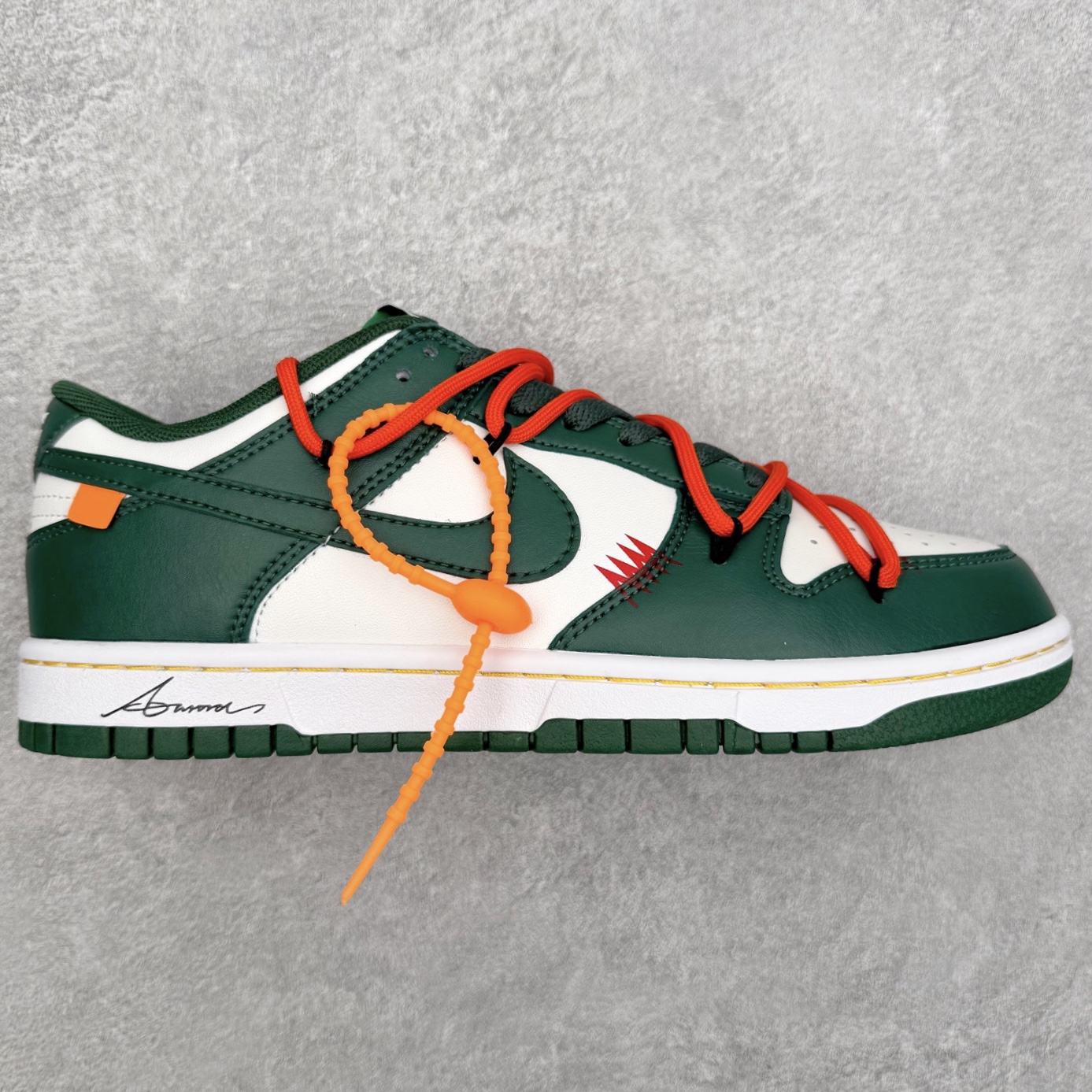 NK Dunk Low DD1391-100 定制系列天花板 无原鞋不开发 全系列得物原鞋一比一校对开发 配色持续更新中 终端对接 优势输出 全套原厂楦头原纸板数据档案倾力打造 原汁原味莞产 极致还原 圈内最强针车工艺 高端零售指定版 广东原厂配套原盒原标 鞋盒分三个尺码段 原厂冲刀 超高清洁度 全鞋零毛边皮料切割 采用原厂百宏鞋带以及原厂百宏织唛舌标 内标可供原厂几率过验 进口原装条纹中底布 四线拉帮白色点胶 原厂拉帮手法遵循公司 原厂电绣 极致还原 尺码：36 36.5 37.5 38 38.5 39 40 40.5 41 42 42.5 43 44 44.5 45 46-选品中心