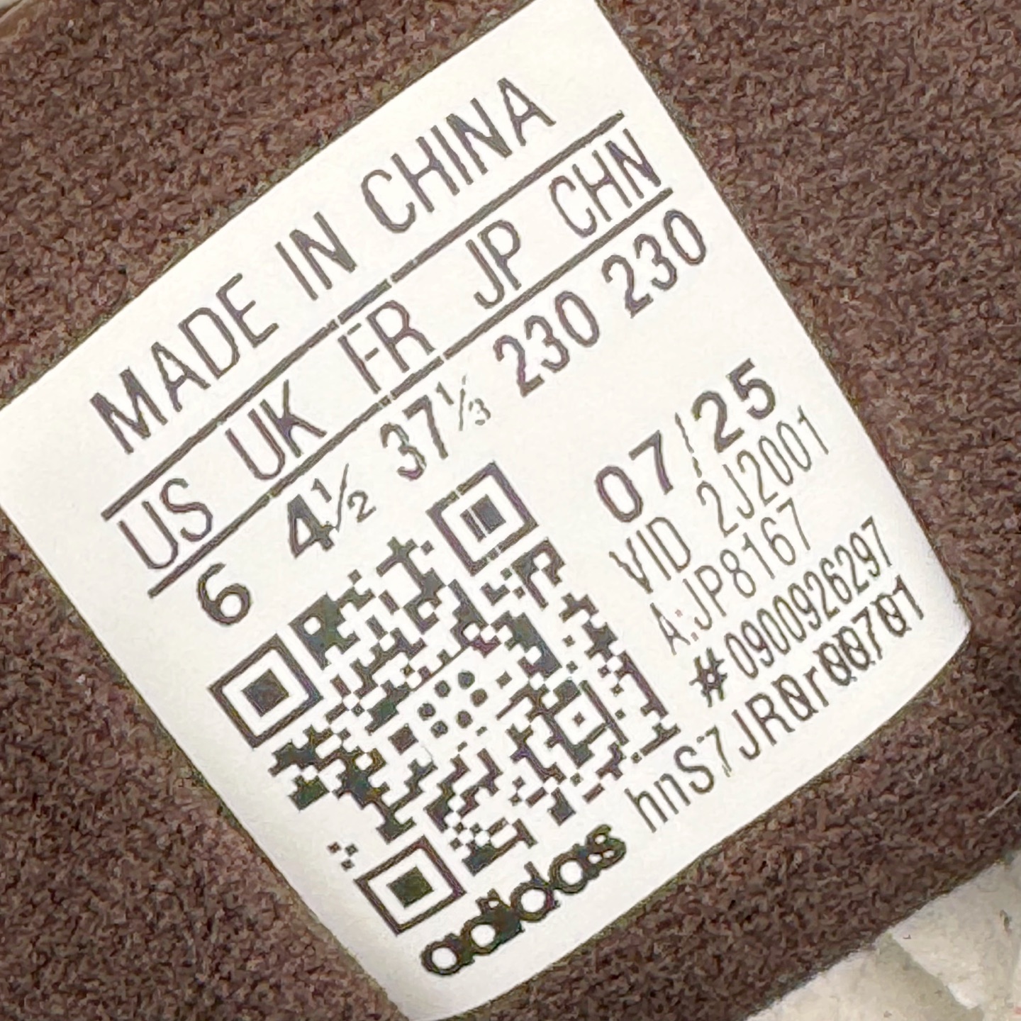 图片[11]-＃XP纯原套现福利 AD Originals Superstar 经典复古贝壳头板鞋 JP8167 诞生于1969年 是第一双将全皮面鞋 身与橡胶鞋头结合在一起的低帮篮球鞋 Superstar最开始 是作为高帮篮球鞋Pro Model的低帮版本而出现的 但因为其独特和醒目的橡胶鞋头造型而让大家熟知 被大家形象地称为\\\”shelltoe\\\”贝壳头 在70年代的美国职业篮球场上 接近3/4的NBA球员都将这双Superstar作为场上用鞋 80年代之后 经过不断的改良和发展 Superstar逐渐成为横跨时装、音乐、街头文化、休闲和运动等各大领域的时尚潮鞋 尺码：36 36.5 37 38 38.5 39 40 40.5 41 42 42.5 43 44 44.5 45-选品中心