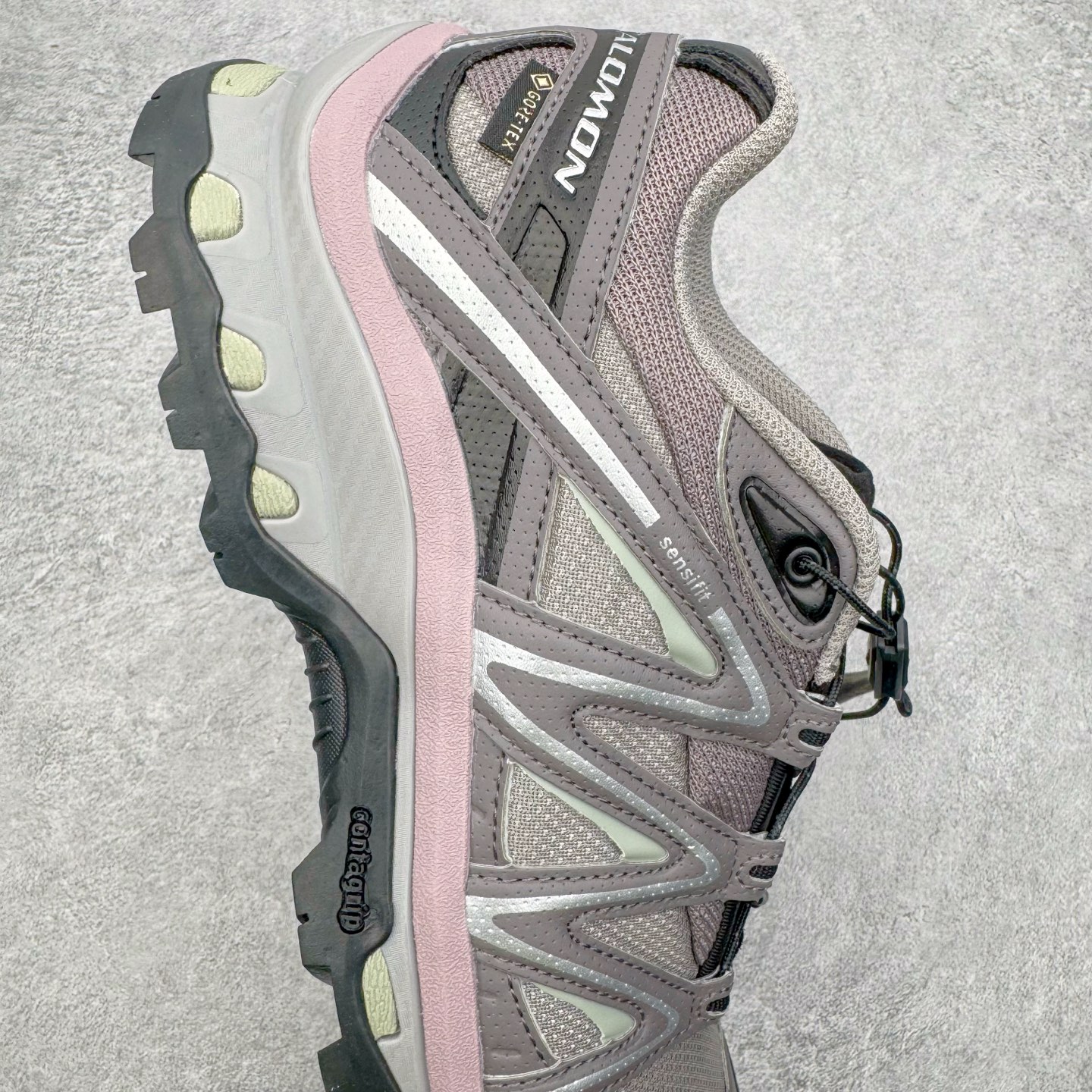 图片[6]-＃PK4.0 Salomon XT-QUEST ADV 萨洛蒙潮流越野机能户外功能鞋 基于市场现有版本全新升级调整改良 现阶段市场最强产物 全新主色陆续出货 大底描漆工整零瑕疵 鞋头定型弧度完美 纯原外贸平台特供订单 耗时半年巨作 全套原纸板楦头开发 原厂特供网布配套加持 确保原汁原味 完美呈现版型 原档数据独家私模五层组合大底 男女鞋同步官方开发至46.5 原装Ortholite轻量化鞋垫 中底布带钢印编号 原厂TPU锁扣 进口港宝加持 后跟自然饱满 还原公司包裹性 基于 SALOMON 初代 XT 鞋身造型并搭载 4D ADVANCED CHASSIS™ 大底打造而成 为这款 XT-QUEST 带来了多项足部控制与保护等功能性 如在运动过程中控制左右晃动的过程而提高稳定性、改善长途越野过程中足中到足尖的过渡、提高感知岩石的精确度以抵抗尖锐物体对脚底的伤害以及采用动态缓冲来增强穿着舒适感 从而减轻疲劳感 使XT-QUEST 成为一双舒适且安全的户外之履 尺码：36 36.5 37.5 38 38.5 39 40 40.5 41 42 42.5 43 44 44.5 45-选品中心