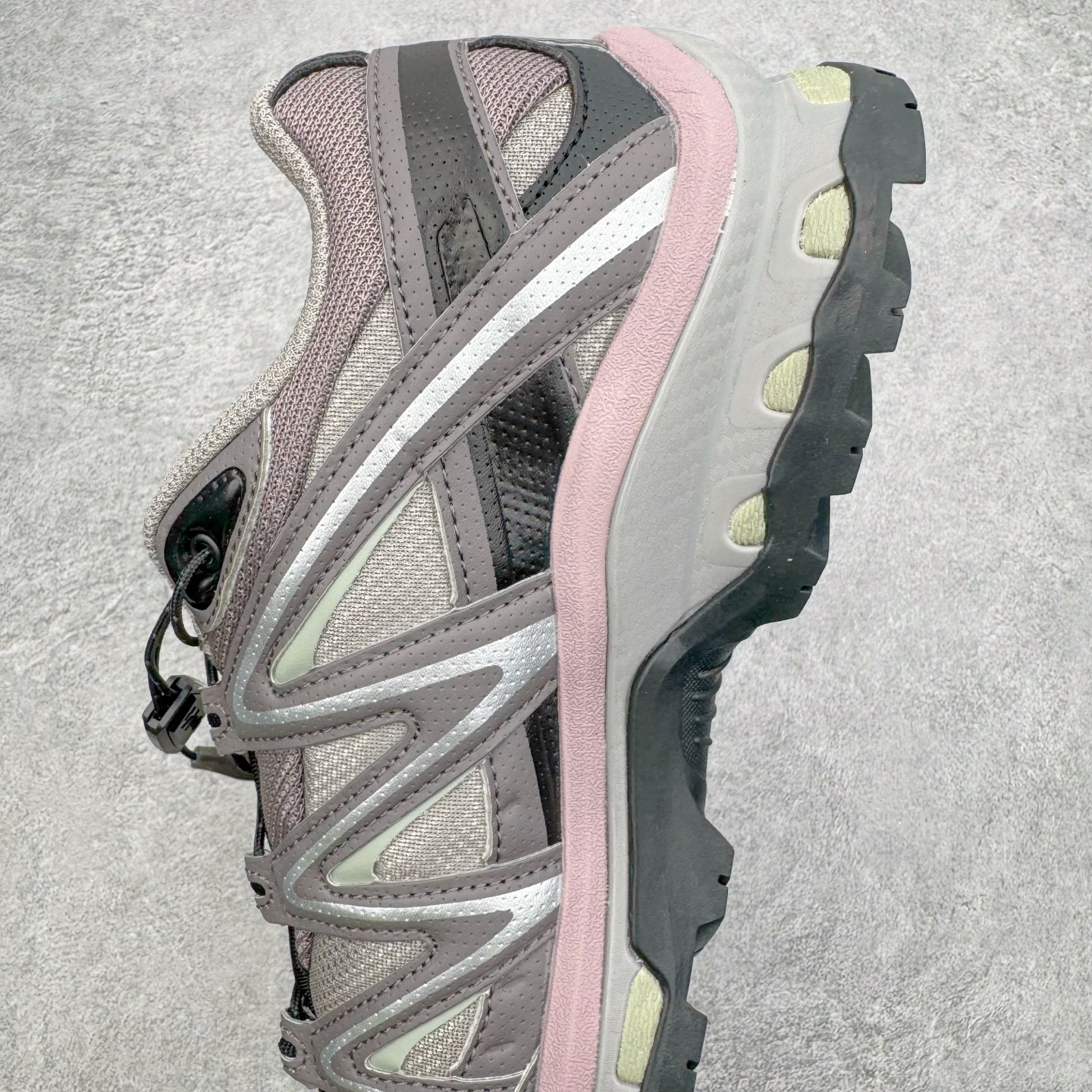 图片[7]-＃PK4.0 Salomon XT-QUEST ADV 萨洛蒙潮流越野机能户外功能鞋 基于市场现有版本全新升级调整改良 现阶段市场最强产物 全新主色陆续出货 大底描漆工整零瑕疵 鞋头定型弧度完美 纯原外贸平台特供订单 耗时半年巨作 全套原纸板楦头开发 原厂特供网布配套加持 确保原汁原味 完美呈现版型 原档数据独家私模五层组合大底 男女鞋同步官方开发至46.5 原装Ortholite轻量化鞋垫 中底布带钢印编号 原厂TPU锁扣 进口港宝加持 后跟自然饱满 还原公司包裹性 基于 SALOMON 初代 XT 鞋身造型并搭载 4D ADVANCED CHASSIS™ 大底打造而成 为这款 XT-QUEST 带来了多项足部控制与保护等功能性 如在运动过程中控制左右晃动的过程而提高稳定性、改善长途越野过程中足中到足尖的过渡、提高感知岩石的精确度以抵抗尖锐物体对脚底的伤害以及采用动态缓冲来增强穿着舒适感 从而减轻疲劳感 使XT-QUEST 成为一双舒适且安全的户外之履 尺码：36 36.5 37.5 38 38.5 39 40 40.5 41 42 42.5 43 44 44.5 45-选品中心