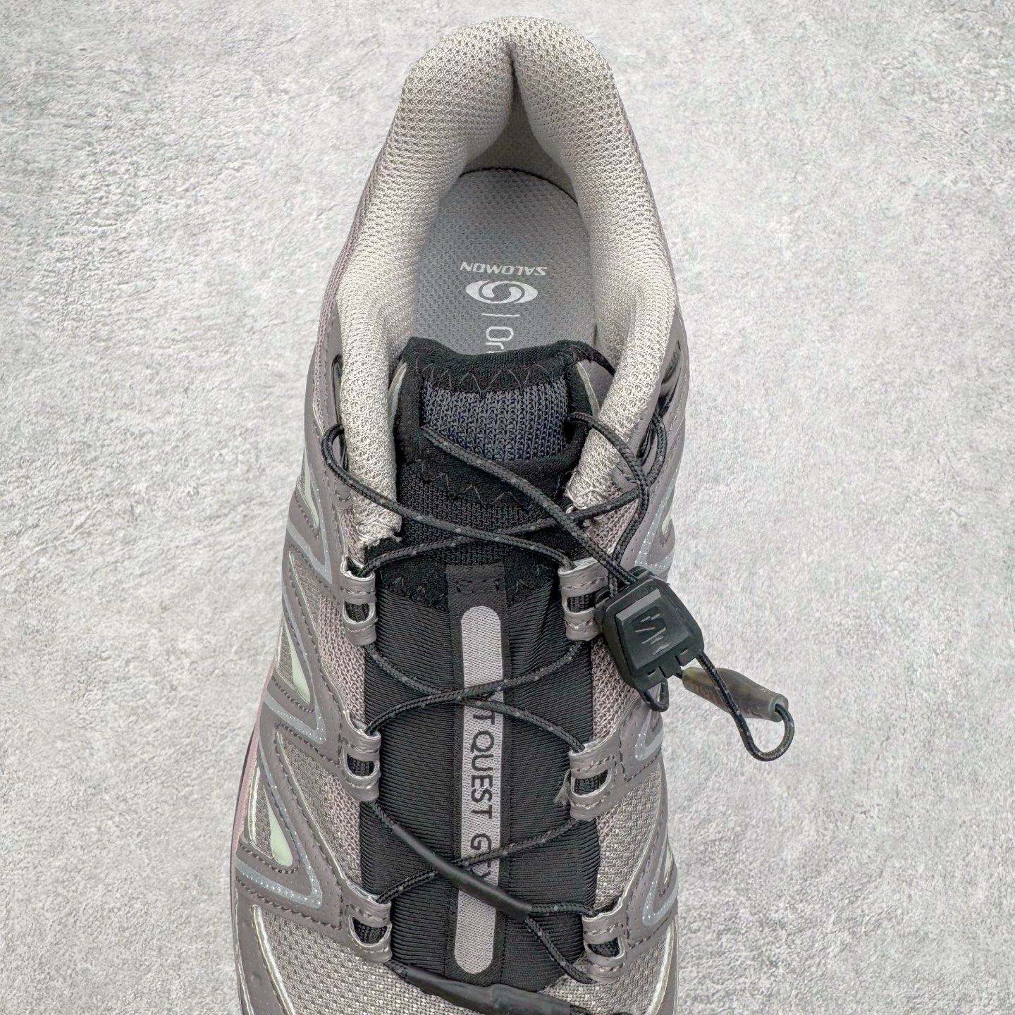 图片[5]-＃PK4.0 Salomon XT-QUEST ADV 萨洛蒙潮流越野机能户外功能鞋 基于市场现有版本全新升级调整改良 现阶段市场最强产物 全新主色陆续出货 大底描漆工整零瑕疵 鞋头定型弧度完美 纯原外贸平台特供订单 耗时半年巨作 全套原纸板楦头开发 原厂特供网布配套加持 确保原汁原味 完美呈现版型 原档数据独家私模五层组合大底 男女鞋同步官方开发至46.5 原装Ortholite轻量化鞋垫 中底布带钢印编号 原厂TPU锁扣 进口港宝加持 后跟自然饱满 还原公司包裹性 基于 SALOMON 初代 XT 鞋身造型并搭载 4D ADVANCED CHASSIS™ 大底打造而成 为这款 XT-QUEST 带来了多项足部控制与保护等功能性 如在运动过程中控制左右晃动的过程而提高稳定性、改善长途越野过程中足中到足尖的过渡、提高感知岩石的精确度以抵抗尖锐物体对脚底的伤害以及采用动态缓冲来增强穿着舒适感 从而减轻疲劳感 使XT-QUEST 成为一双舒适且安全的户外之履 尺码：36 36.5 37.5 38 38.5 39 40 40.5 41 42 42.5 43 44 44.5 45-选品中心