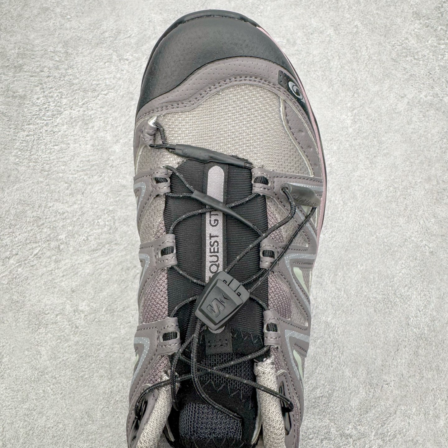 图片[4]-＃PK4.0 Salomon XT-QUEST ADV 萨洛蒙潮流越野机能户外功能鞋 基于市场现有版本全新升级调整改良 现阶段市场最强产物 全新主色陆续出货 大底描漆工整零瑕疵 鞋头定型弧度完美 纯原外贸平台特供订单 耗时半年巨作 全套原纸板楦头开发 原厂特供网布配套加持 确保原汁原味 完美呈现版型 原档数据独家私模五层组合大底 男女鞋同步官方开发至46.5 原装Ortholite轻量化鞋垫 中底布带钢印编号 原厂TPU锁扣 进口港宝加持 后跟自然饱满 还原公司包裹性 基于 SALOMON 初代 XT 鞋身造型并搭载 4D ADVANCED CHASSIS™ 大底打造而成 为这款 XT-QUEST 带来了多项足部控制与保护等功能性 如在运动过程中控制左右晃动的过程而提高稳定性、改善长途越野过程中足中到足尖的过渡、提高感知岩石的精确度以抵抗尖锐物体对脚底的伤害以及采用动态缓冲来增强穿着舒适感 从而减轻疲劳感 使XT-QUEST 成为一双舒适且安全的户外之履 尺码：36 36.5 37.5 38 38.5 39 40 40.5 41 42 42.5 43 44 44.5 45-选品中心