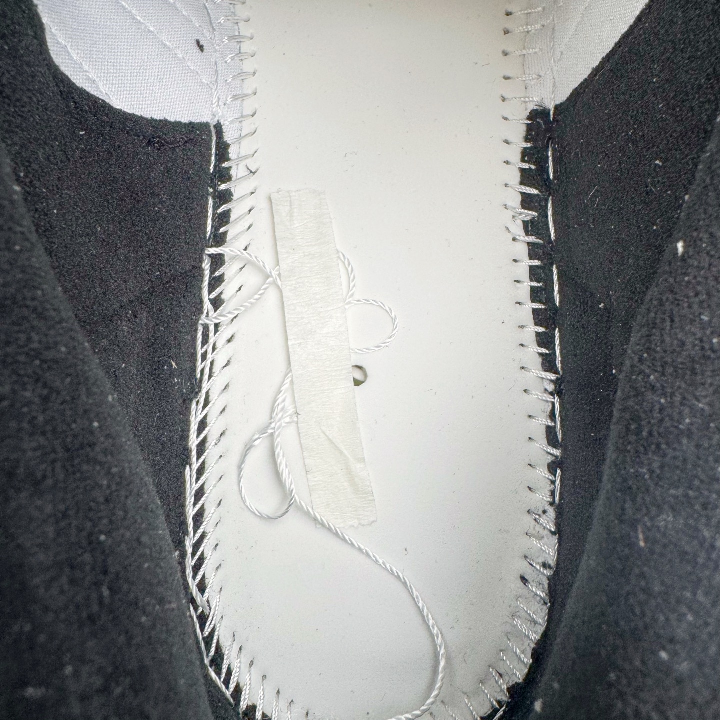 图片[10]-＃XP纯原套现福利 AD Originals Superstar 经典复古贝壳头板鞋 JQ6473 诞生于1969年 是第一双将全皮面鞋 身与橡胶鞋头结合在一起的低帮篮球鞋 Superstar最开始 是作为高帮篮球鞋Pro Model的低帮版本而出现的 但因为其独特和醒目的橡胶鞋头造型而让大家熟知 被大家形象地称为\\\”shelltoe\\\”贝壳头 在70年代的美国职业篮球场上 接近3/4的NBA球员都将这双Superstar作为场上用鞋 80年代之后 经过不断的改良和发展 Superstar逐渐成为横跨时装、音乐、街头文化、休闲和运动等各大领域的时尚潮鞋 尺码：36 36.5 37 38 38.5 39 40 40.5 41 42 42.5 43 44 44.5 45-选品中心