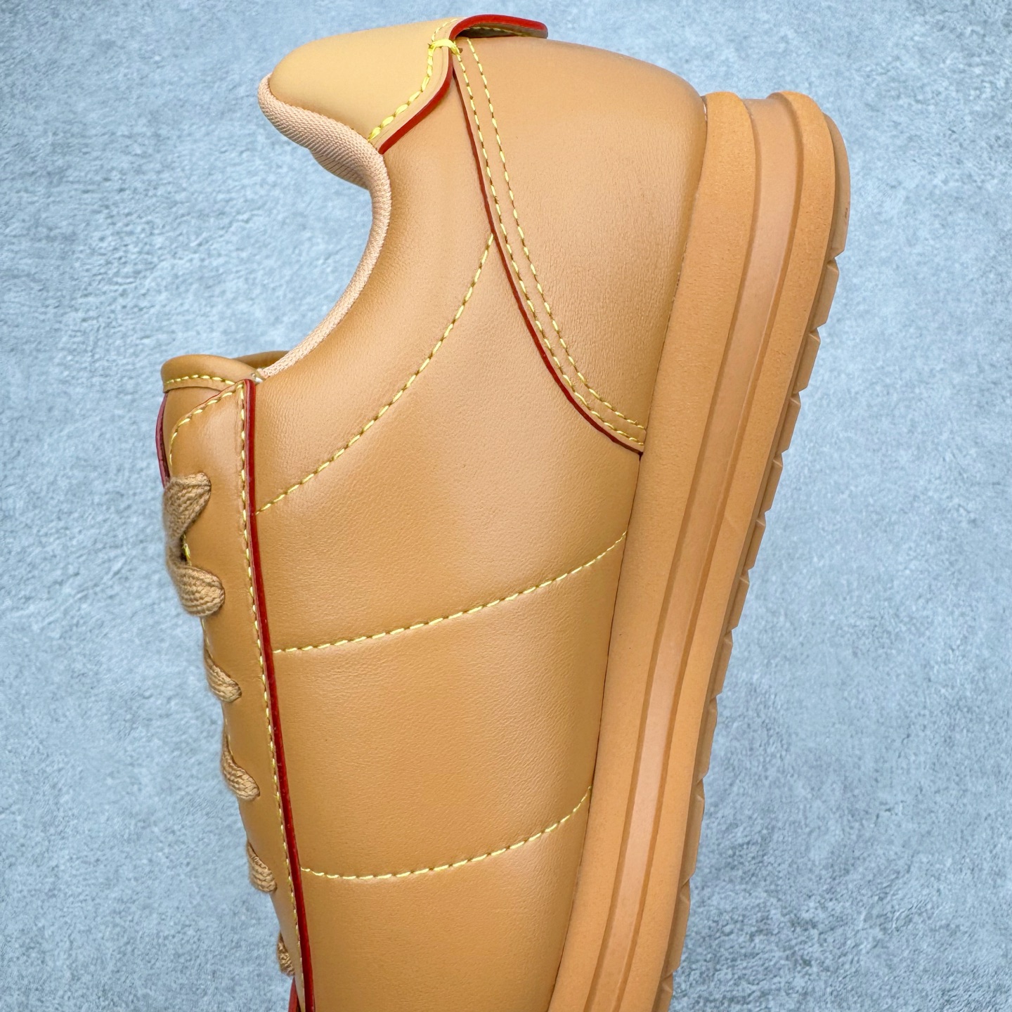 图片[7]-＃M纯原 LOUIS VUITTON x Nigo lv联名款 Buttersoft 牛皮革羊皮革 FW25 图案压纹 圆头系带 低帮 生活休闲鞋 男女同款 白色 外贸零售特供批次 2023全新纸板数据 印花高频效果碾压市面 市售天花板产物 耗时半年巨作 全套原厂新版原纸板楦头开发 原厂特供皮料加持 市场所有版本中综合最强的货品 GD实力大厂出品 全网最全配色更新最快 最成熟的做工稳定的品控 完美鞋型超高的清洁度 零毛边线头瑕疵 全套原楦原纸版原鞋开模 全网最具灵魂的版型 正确原装黄色鞋盒 正确中底印花 鞋面印花3D高频深度立体 全鞋电脑针车 紧密相连 针距密度一致 环保乳胶注塑鞋垫 厚度脚感还原原版 皮面裁剪部位 统一油边封口工艺 原装橡胶大底含胶量大底组合零偏差 专柜全套包装 防尘袋 说明书 质保卡 男女鞋 尺码：35 36 37 38 39 40 41 42 43 44 45-选品中心